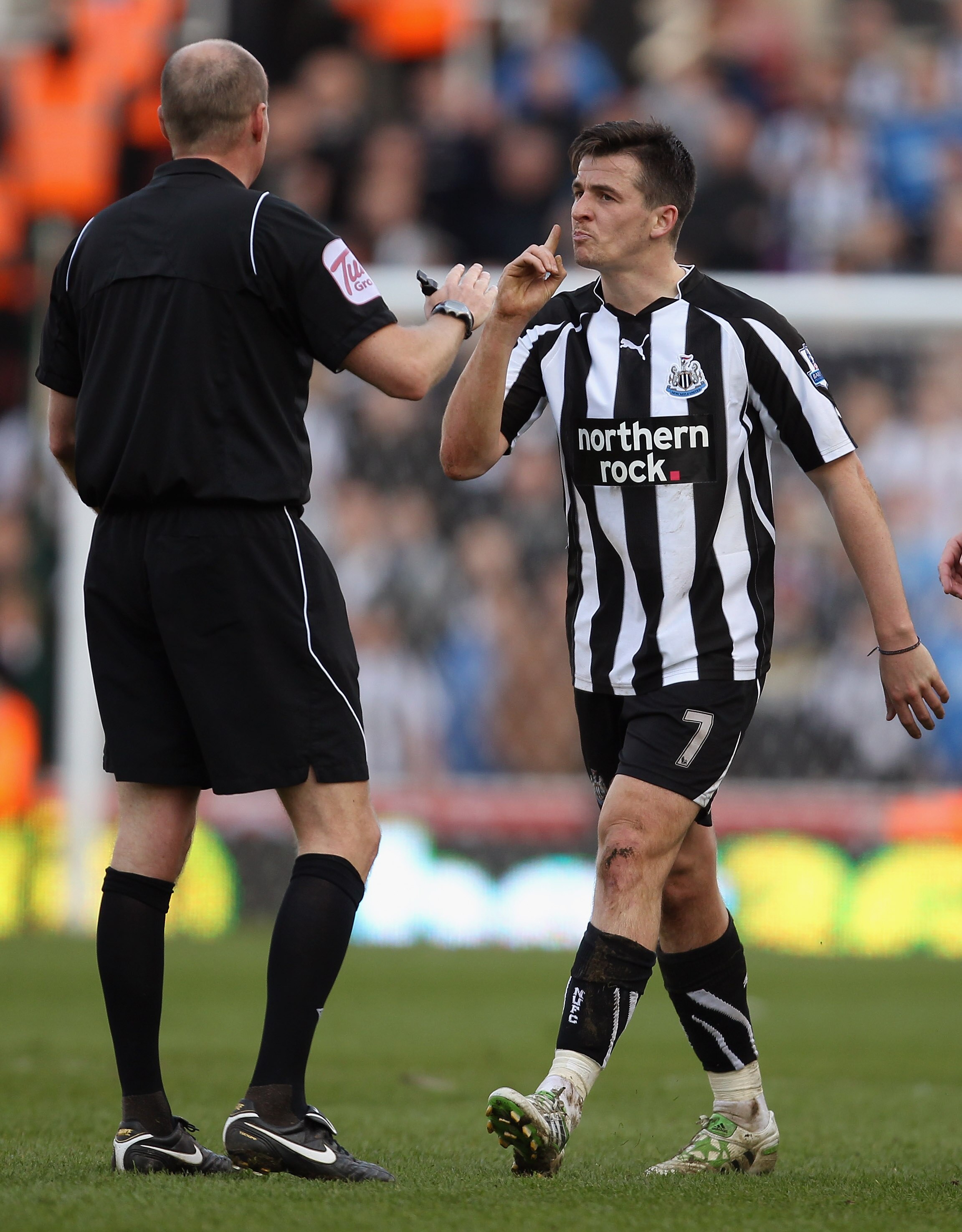 STOKE ON TRENT, ENGLAND - MARCH 19:  Joey Barton argues with referee Lee Mason during the Barclays Premier League match between Stoke City and Newcastle United at Britannia Stadium on March 19, 2011 in Stoke on Trent, England.  (Photo by Bryn Lennon/Getty