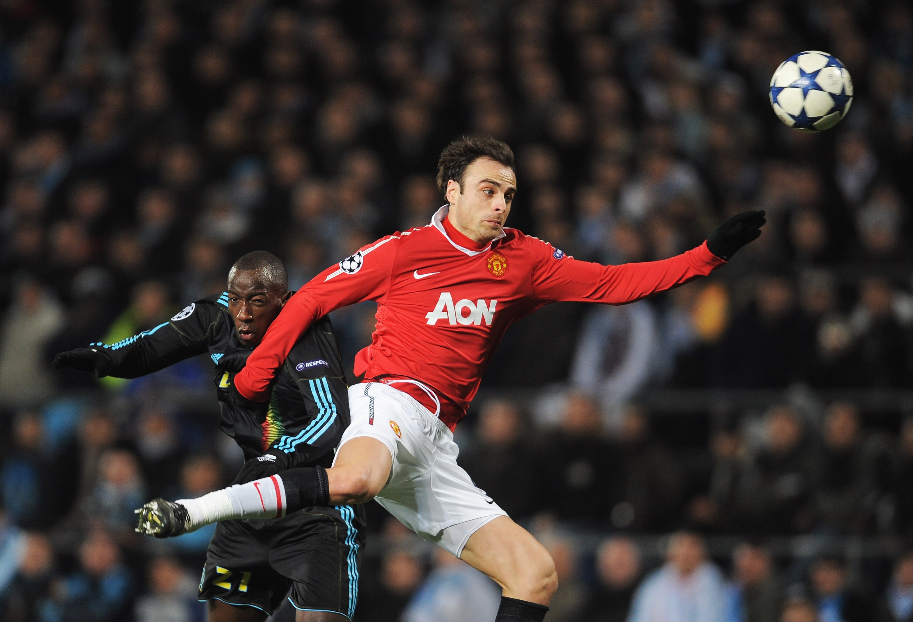 MARSEILLE, FRANCE - FEBRUARY 23:  Dimitar Berbatov of Manchester United is challenged by  Souleymane Diawara of Marseille during the UEFA Champions League round of 16 first leg match between Marseille and Manchester United at the Stade Velodrome on Februa
