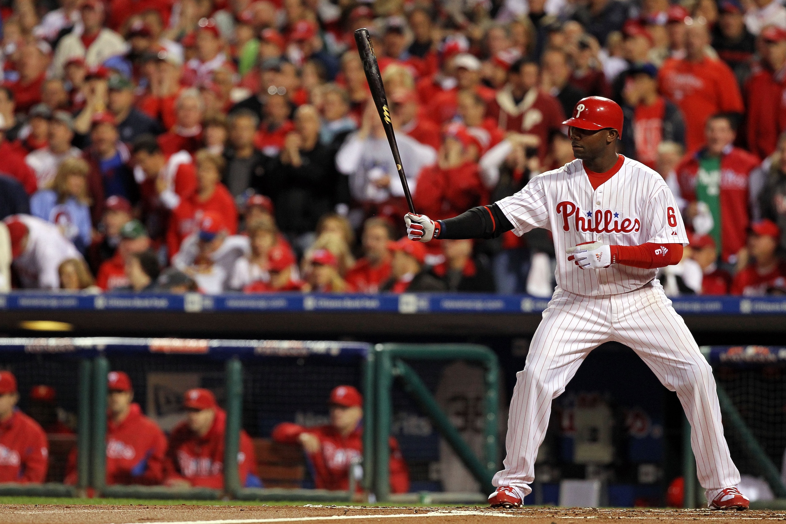 PHILADELPHIA - OCTOBER 23:  Ryan Howard #6 of the Philadelphia Phillies bats against the San Francisco Giants in Game Six of the NLCS during the 2010 MLB Playoffs at Citizens Bank Park on October 23, 2010 in Philadelphia, Pennsylvania.  (Photo by Al Bello