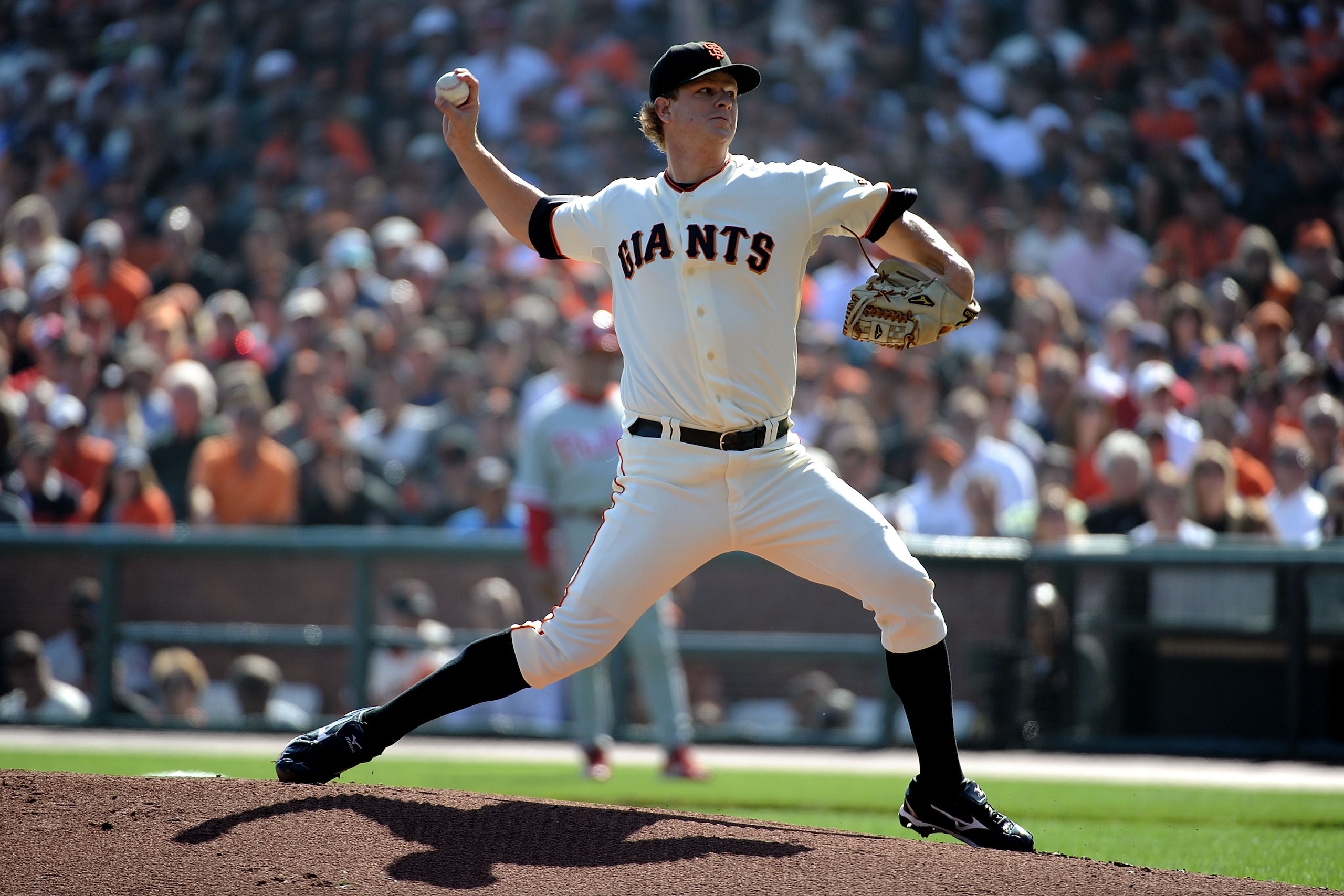 SAN FRANCISCO - OCTOBER 19:  Matt Cain #18 of the San Francisco Giants pitches in the first inning against the Philadelphia Phillies in Game Three of the NLCS during the 2010 MLB Playoffs at AT&T Park on October 19, 2010 in San Francisco, California.  (Ph
