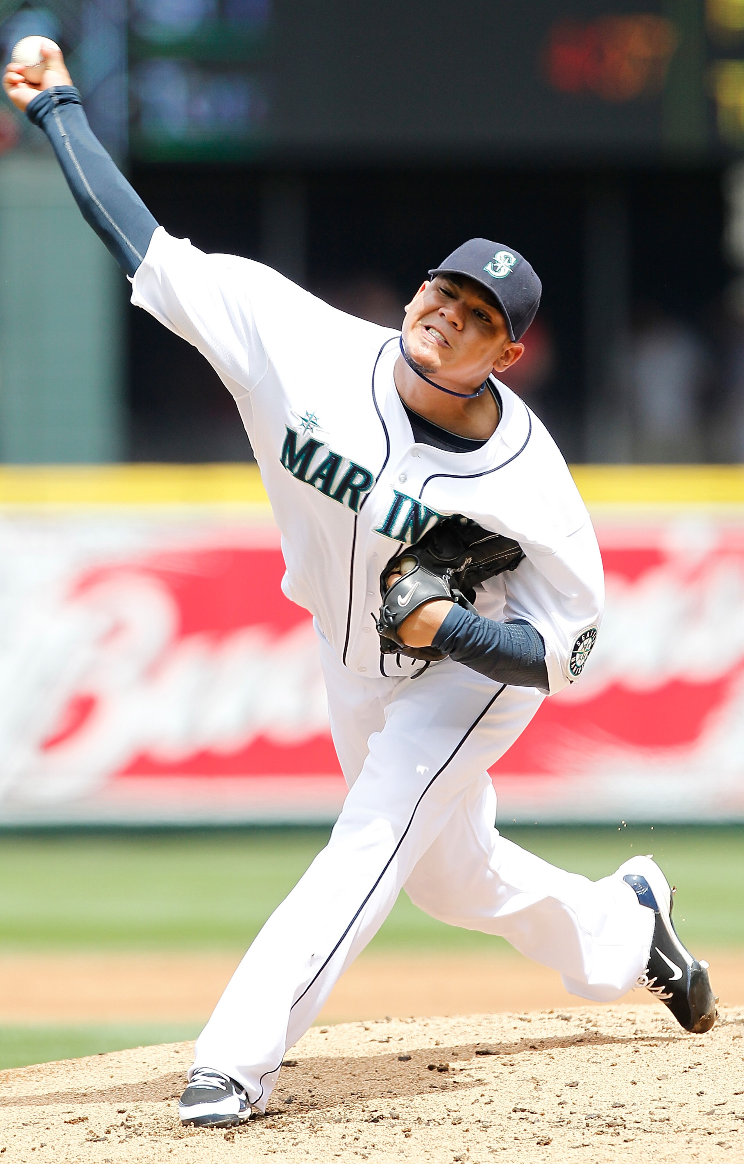 SEATTLE - JUNE 24:  Starting pitcher Felix Hernandez #34 of the Seattle Mariners pitches against the Chicago Cubs at Safeco Field on June 24, 2010 in Seattle, Washington. (Photo by Otto Greule Jr/Getty Images)