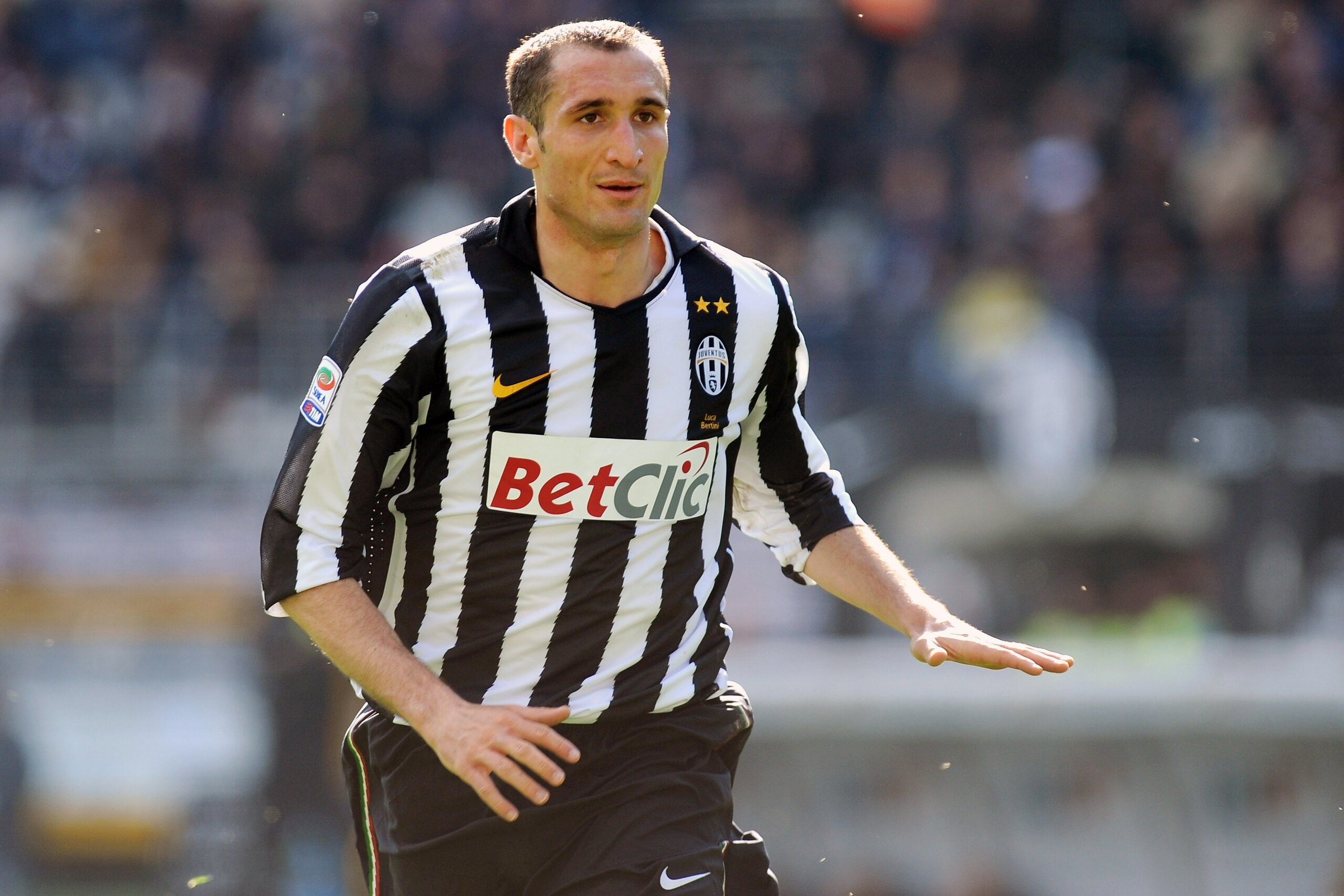 TURIN, ITALY - MARCH 20:  Giorgio Chiellini of Juventus FC looks on during the Serie A match between Juventus FC and Brescia Calcio at Olimpico Stadium on March 20, 2011 in Turin, Italy.  (Photo by Valerio Pennicino/Getty Images)