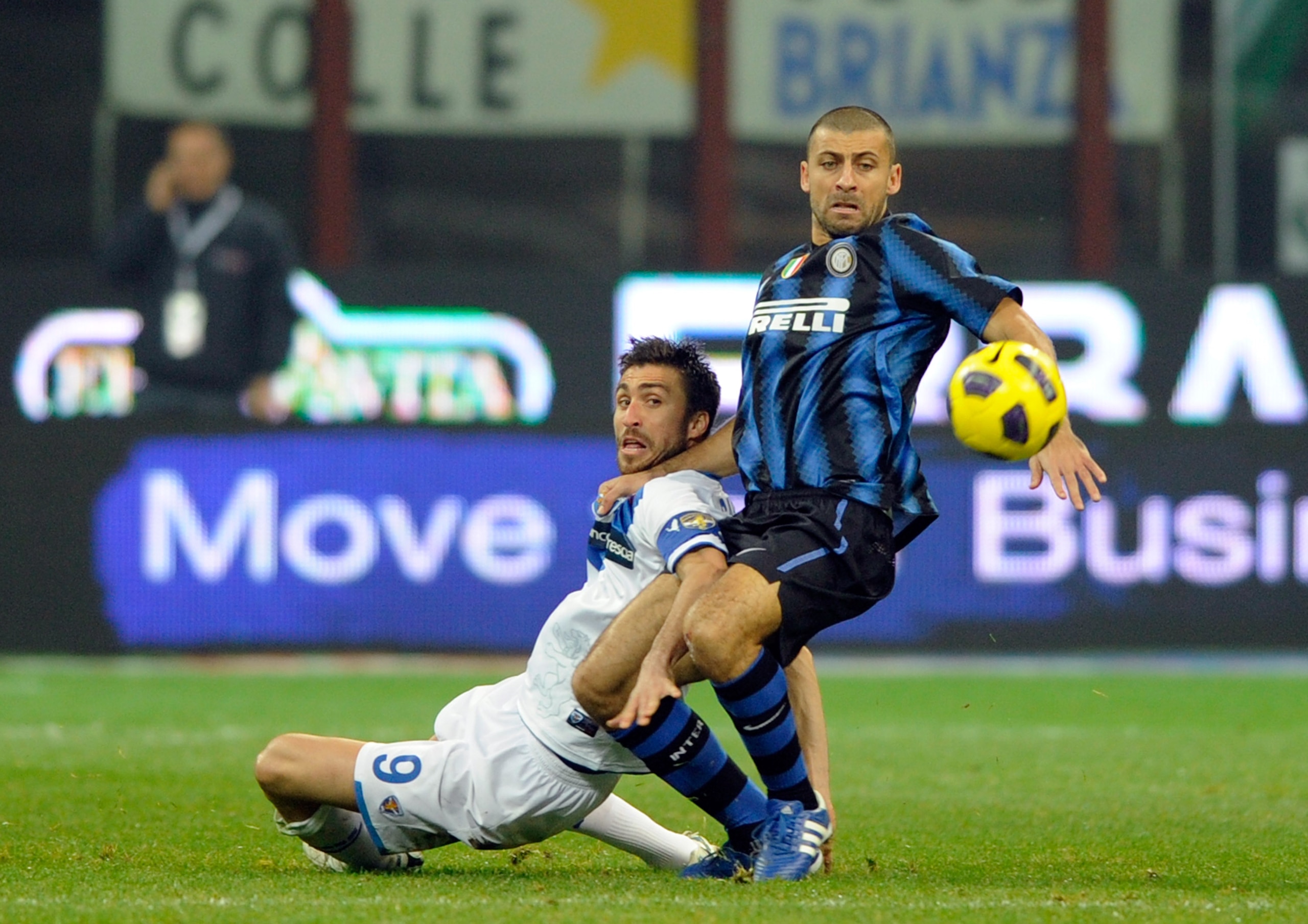 MILAN, ITALY - NOVEMBER 06:  Walter Samuel of FC Internazionale Milano and Andrea Caracciolo of Brescia Calcio compete for the ball during the Serie A match between Inter and Brescia at Stadio Giuseppe Meazza on November 6, 2010 in Milan, Italy.  (Photo b