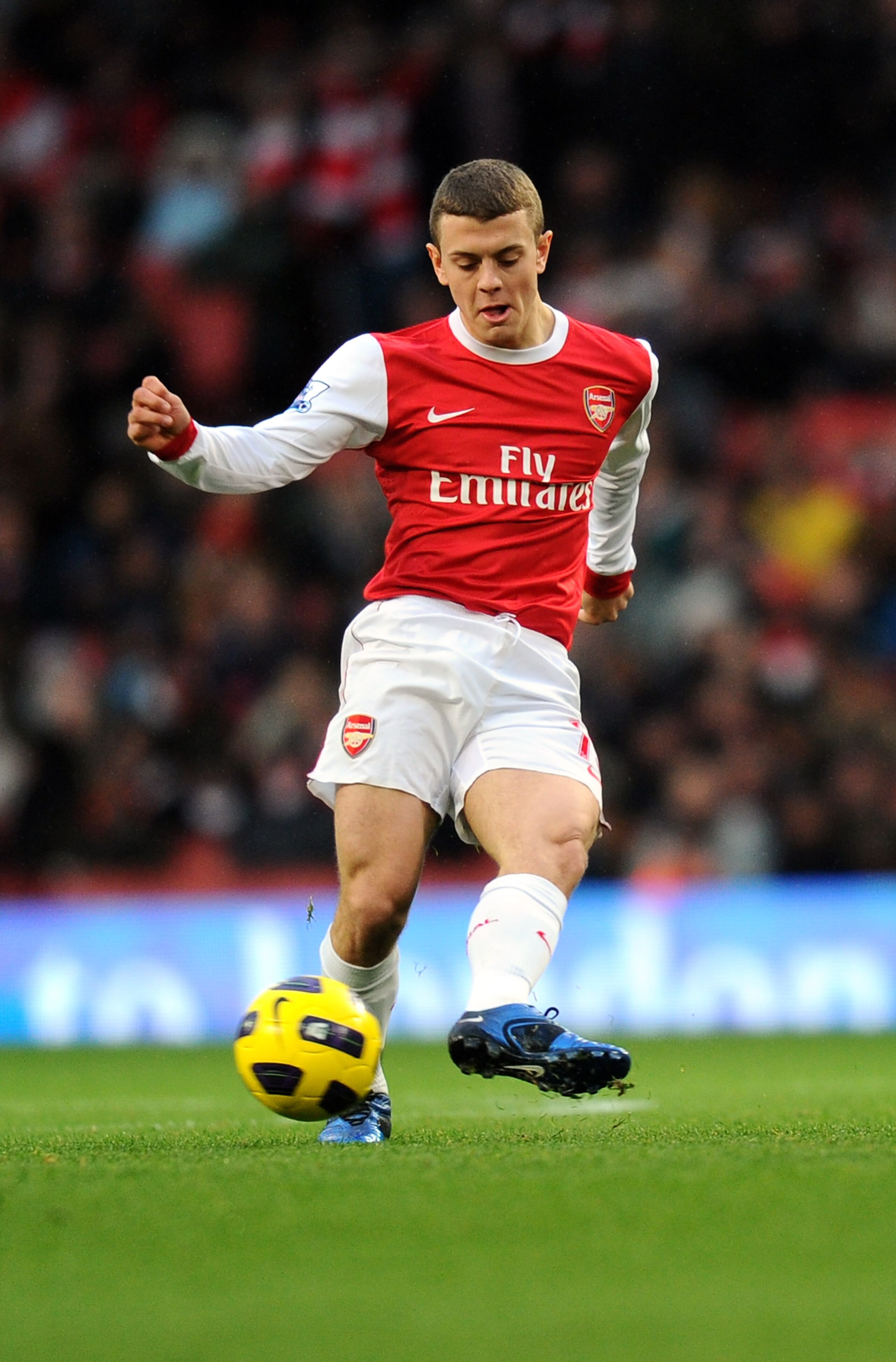 LONDON, ENGLAND - DECEMBER 04:  Jack Wilshere of Arsenal in action during the Barclays Premier League match between Arsenal and Fulham at the Emirates Stadium on December 4, 2010 in London, England.  (Photo by Mike Hewitt/Getty Images)