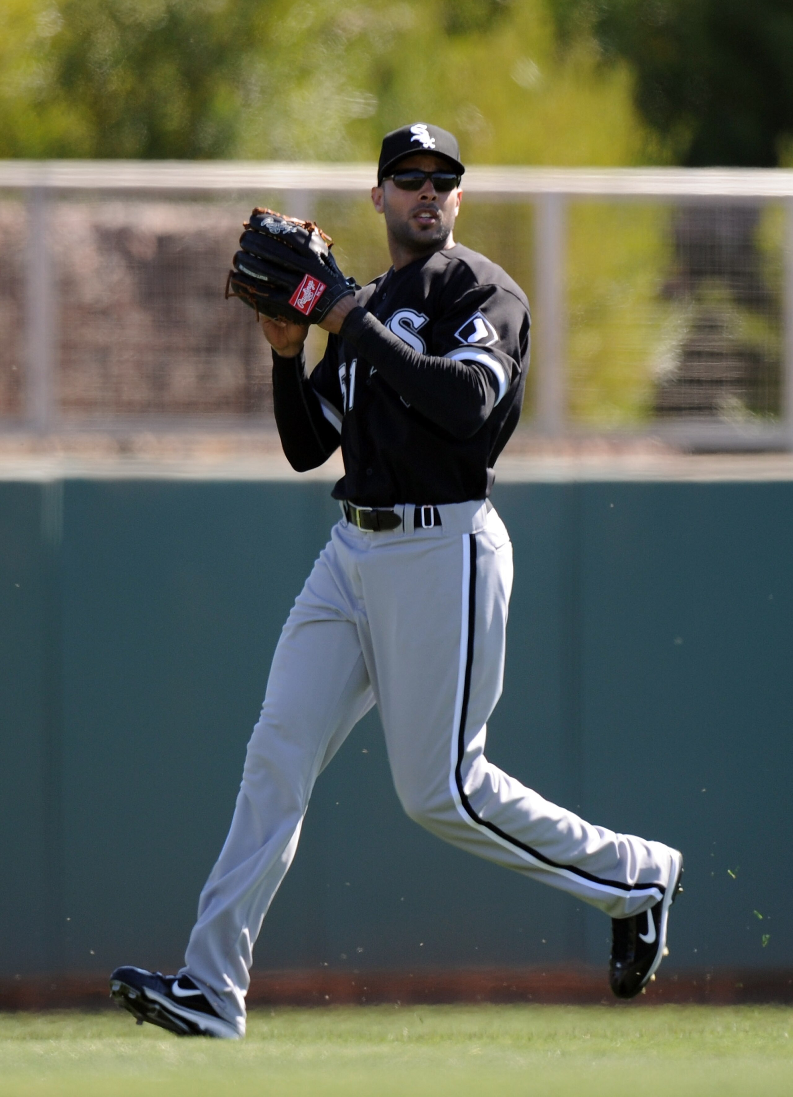 PHOENIX, AZ - FEBRUARY 28:  Alex Rios #51 of the Chicago White Sox makes a catch against the Los Angeles Dodgers during spring training at Camelback Ranch on February 28, 2011 in Phoenix, Arizona.  (Photo by Harry How/Getty Images)