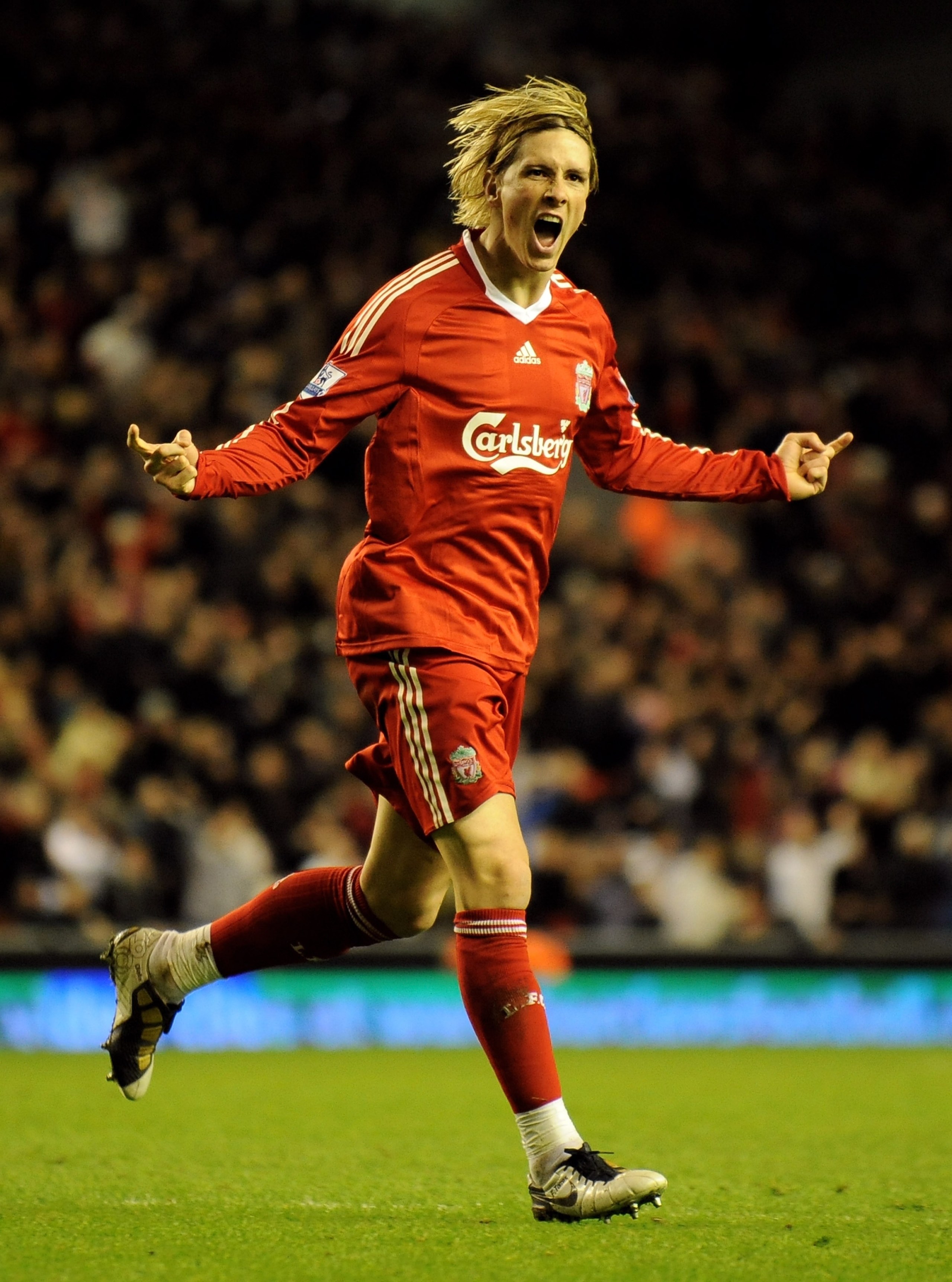 LIVERPOOL, ENGLAND - MARCH 15: Fernando Torres of Liverpool celebrates scoring his team's fourth goal during the Barclays Premier League match between Liverpool and Portsmouth at Anfield on March 15, 2010 in Liverpool, England. (Photo by Michael Regan/Ge LIVERPOOL, ENGLAND - MARCH 15: Fernando Torres of Liverpool celebrates scoring his team's fourth goal during the Barclays Premier League match between Liverpool and Portsmouth at Anfield on March 15, 2010 in Liverpool, England. (Photo by Michael Regan/Ge