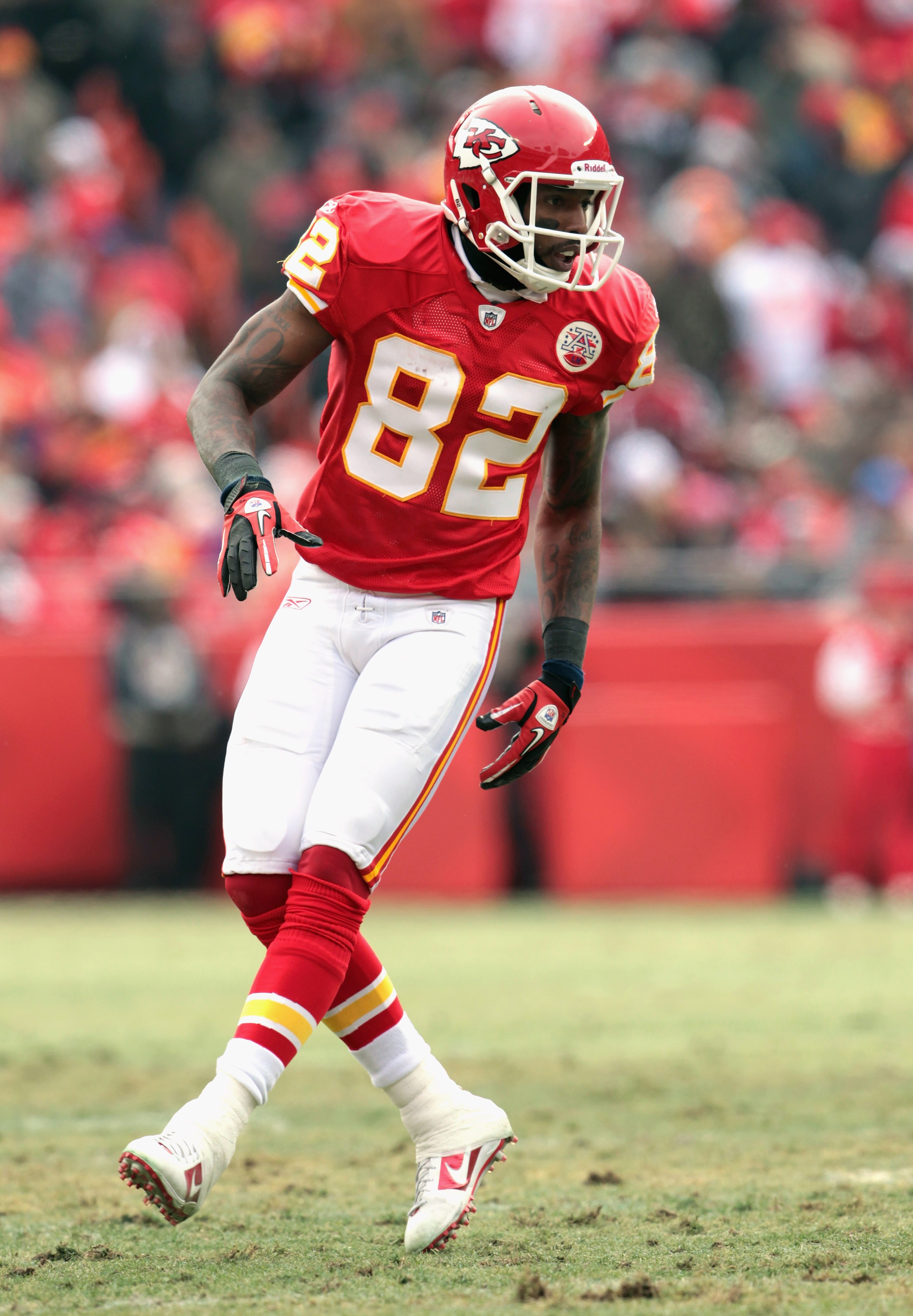 KANSAS CITY, MO - DECEMBER 26:  Receiver Dwayne Bowe #82 of the Kansas City Chiefs in action during the game against the Tennessee Titans on December 26, 2010 at Arrowhead Stadium in Kansas City, Missouri.  (Photo by Jamie Squire/Getty Images)