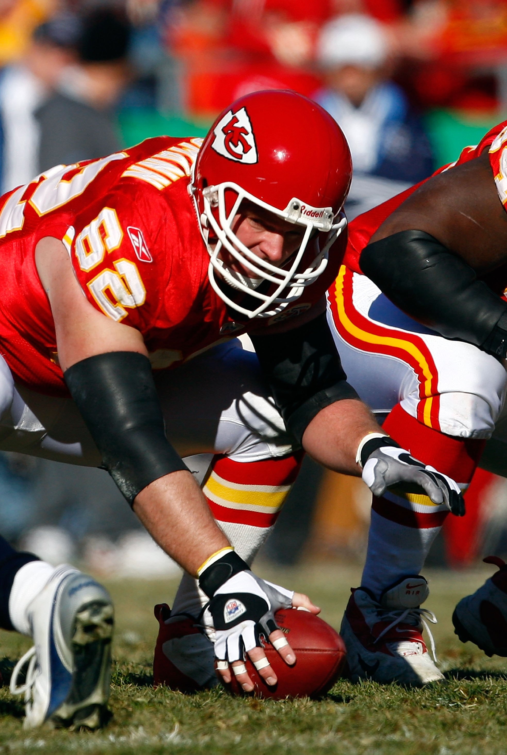 KANSAS CITY, MO - DECEMBER 16:  Center Casey Wiegmann #62 of the Kansas City Chiefs in action during the game against the Tennessee Titans on December 16, 2007 at Arrowhead Stadium in Kansas City, Missouri.  (Photo by Jamie Squire/Getty Images)
