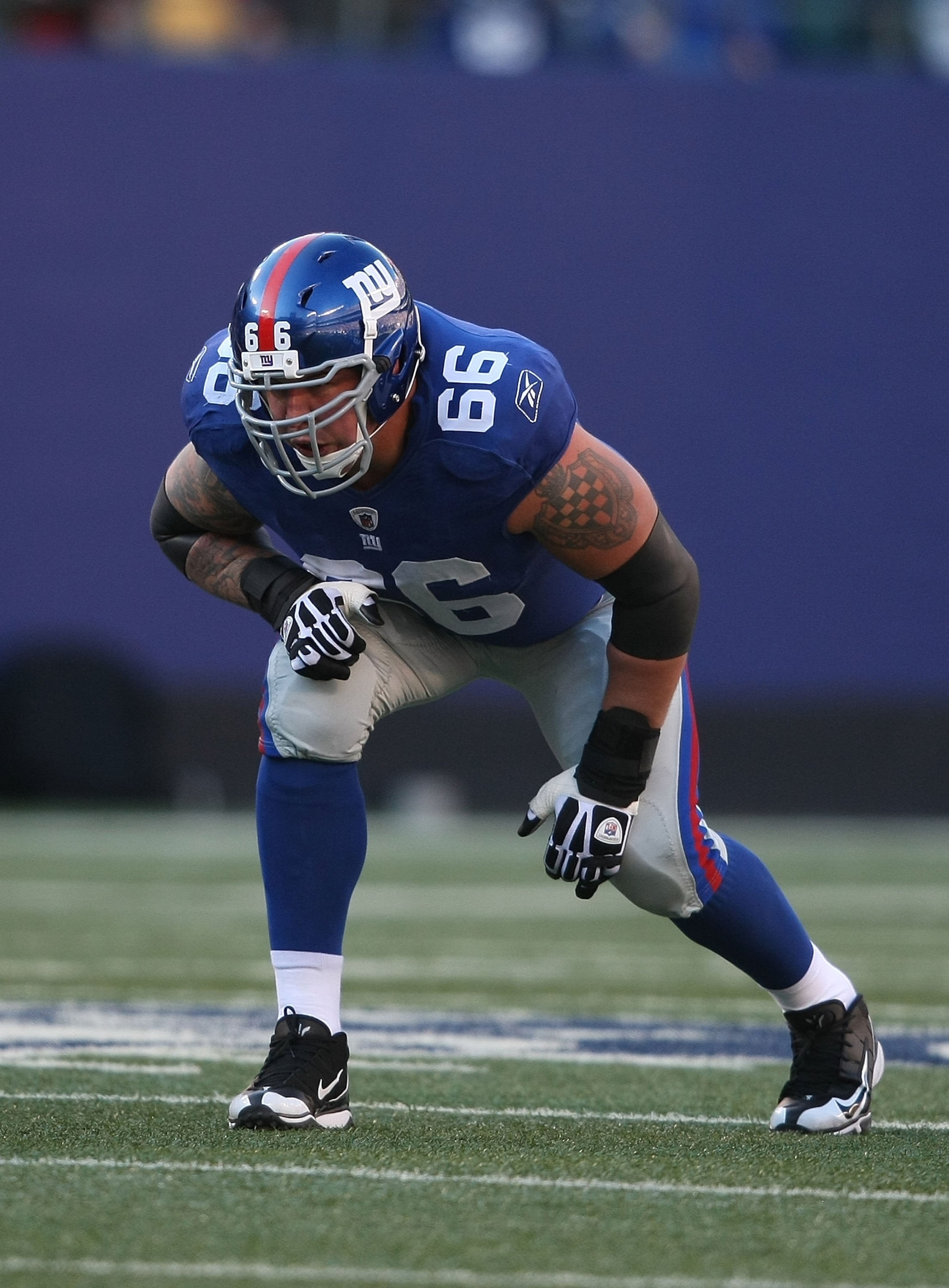EAST RUTHERFORD, NJ - DECEMBER 27:  David Diehl #66 of the New York Giants against the Carolina Panthers at Giants Stadium on December 27, 2009 in East Rutherford, New Jersey.  (Photo by Nick Laham/Getty Images)