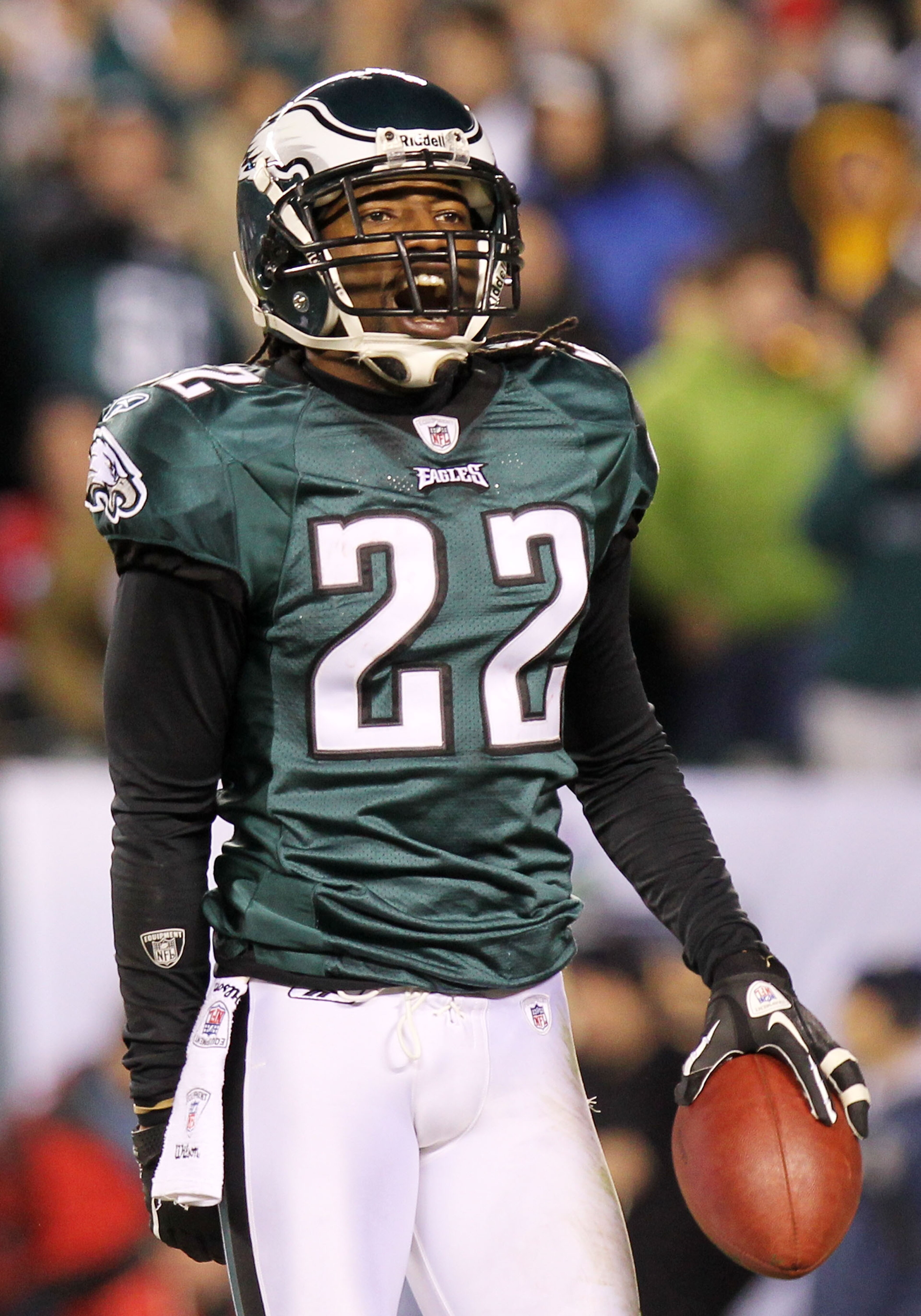 PHILADELPHIA, PA - NOVEMBER 21: Asante Samuel #22 of the Philadelphia Eagles celebrates after an interception in the second quarter against the New York Giants at Lincoln Financial Field on November 21, 2010 in Philadelphia, Pennsylvania. (Photo by Nick PHILADELPHIA, PA - NOVEMBER 21: Asante Samuel #22 of the Philadelphia Eagles celebrates after an interception in the second quarter against the New York Giants at Lincoln Financial Field on November 21, 2010 in Philadelphia, Pennsylvania. (Photo by Nick
