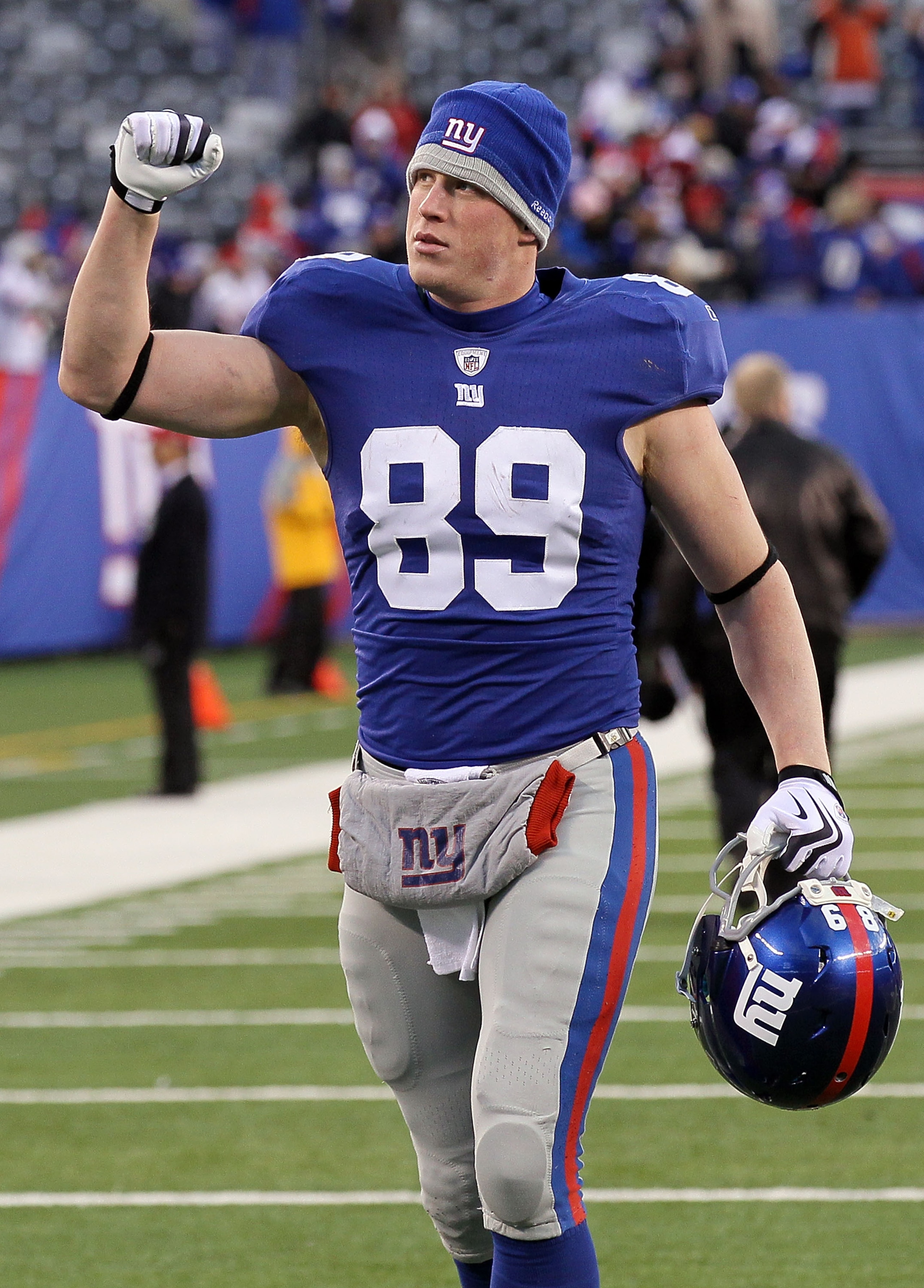 EAST RUTHERFORD, NJ - DECEMBER 05:  Kevin Boss #89 of the New York Giants celebrates after defeating the Washington Redskins on December 5, 2010 at the New Meadowlands Stadium in East Rutherford, New Jersey. The Giants defeated the Redskins 31-7.  (Photo