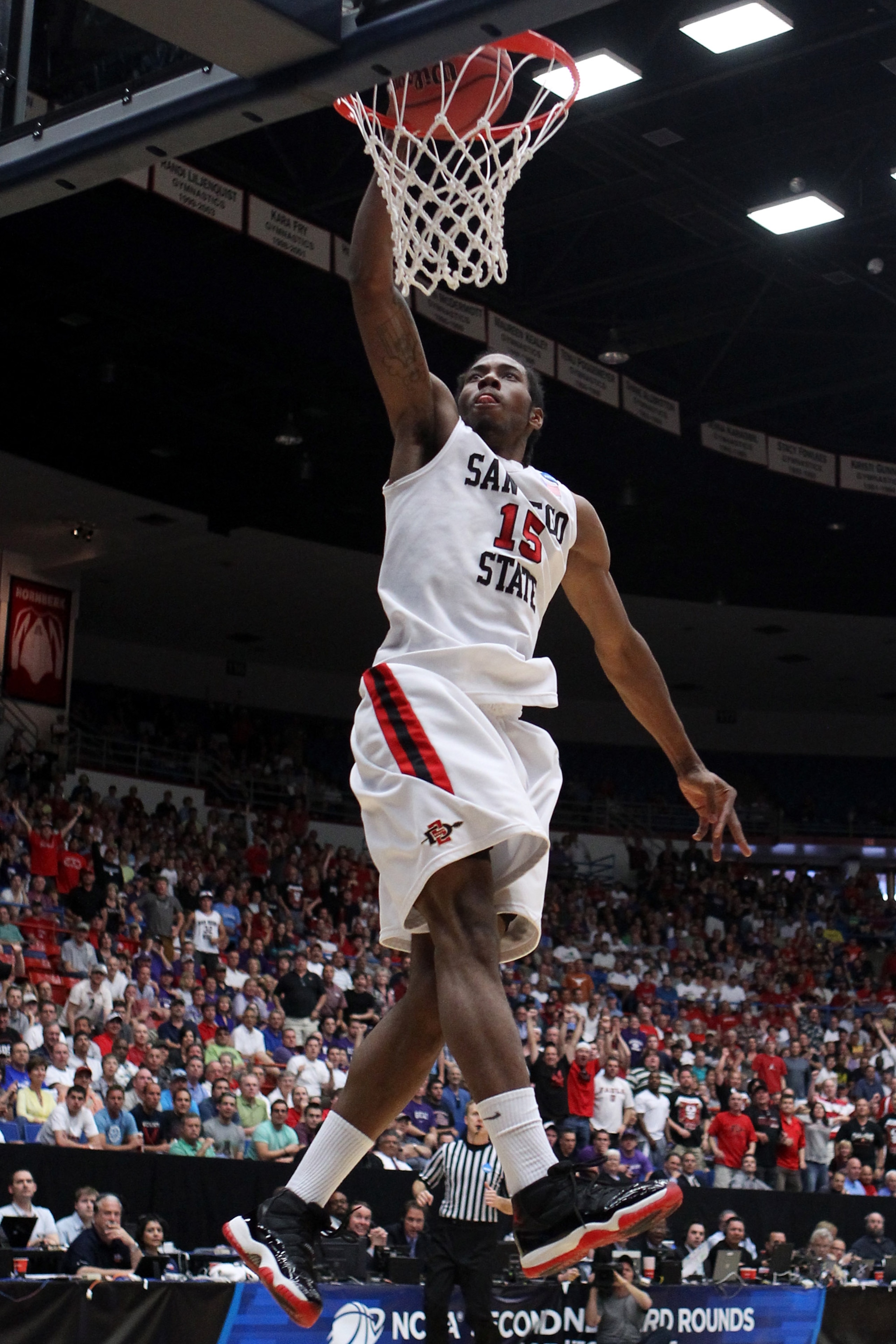 TUCSON, AZ - MARCH 19: Kawhi Leonard #15 of the San Diego State Aztecs dunks against the Temple Owls during the third round of the 2011 NCAA men's basketball tournament at McKale Center on March 19, 2011 in Tucson, Arizona. (Photo by Christian Petersen/ TUCSON, AZ - MARCH 19: Kawhi Leonard #15 of the San Diego State Aztecs dunks against the Temple Owls during the third round of the 2011 NCAA men's basketball tournament at McKale Center on March 19, 2011 in Tucson, Arizona. (Photo by Christian Petersen/