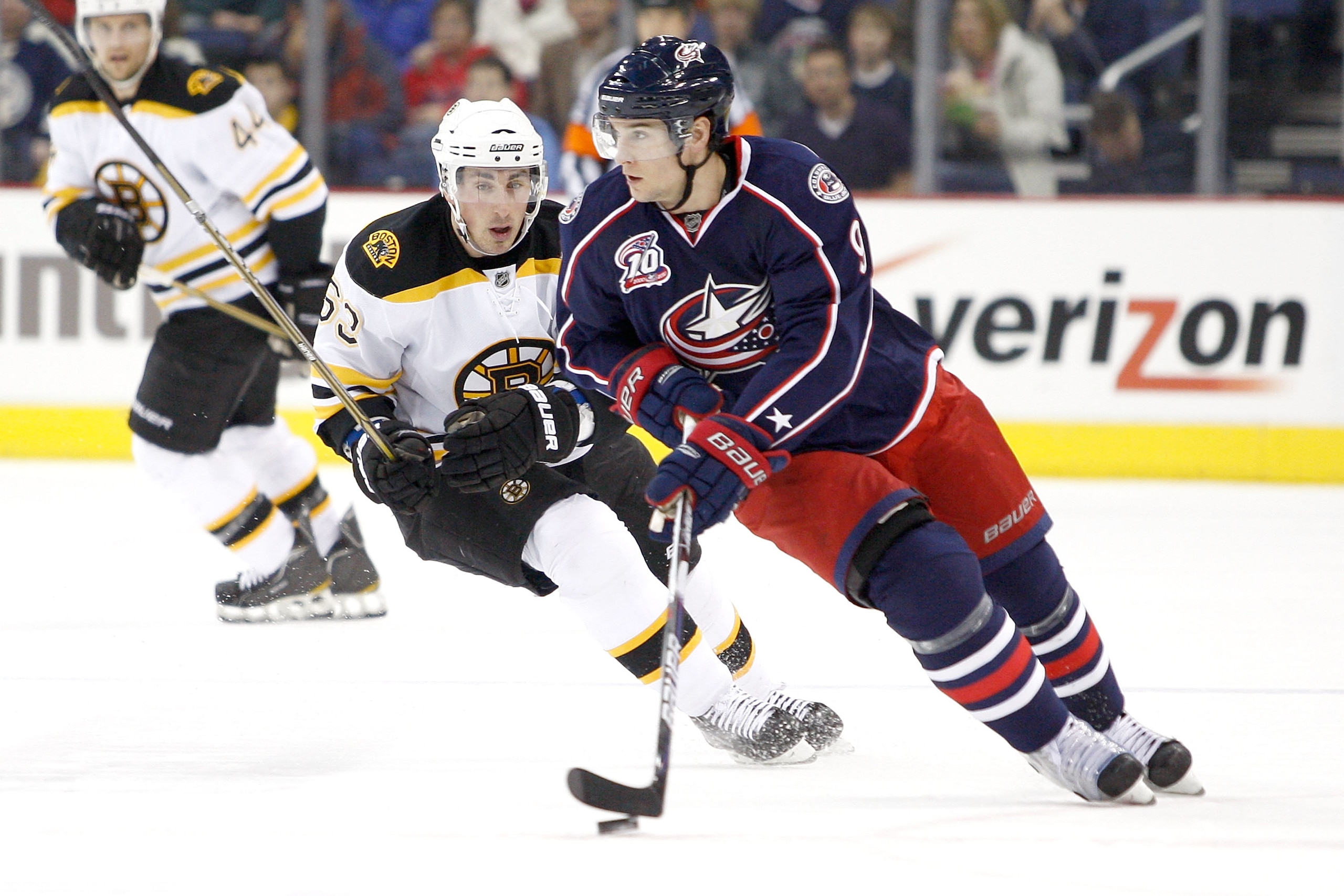 COLUMBUS, OH - MARCH 15:  Scottie Upshall #9 of the Columbus Blue Jackets moves the puck against Brad Marchand #63 of the Boston Bruins during the first period on March 15, 2011 at Nationwide Arena in Columbus, Ohio. (Photo by John Grieshop/Getty Images)