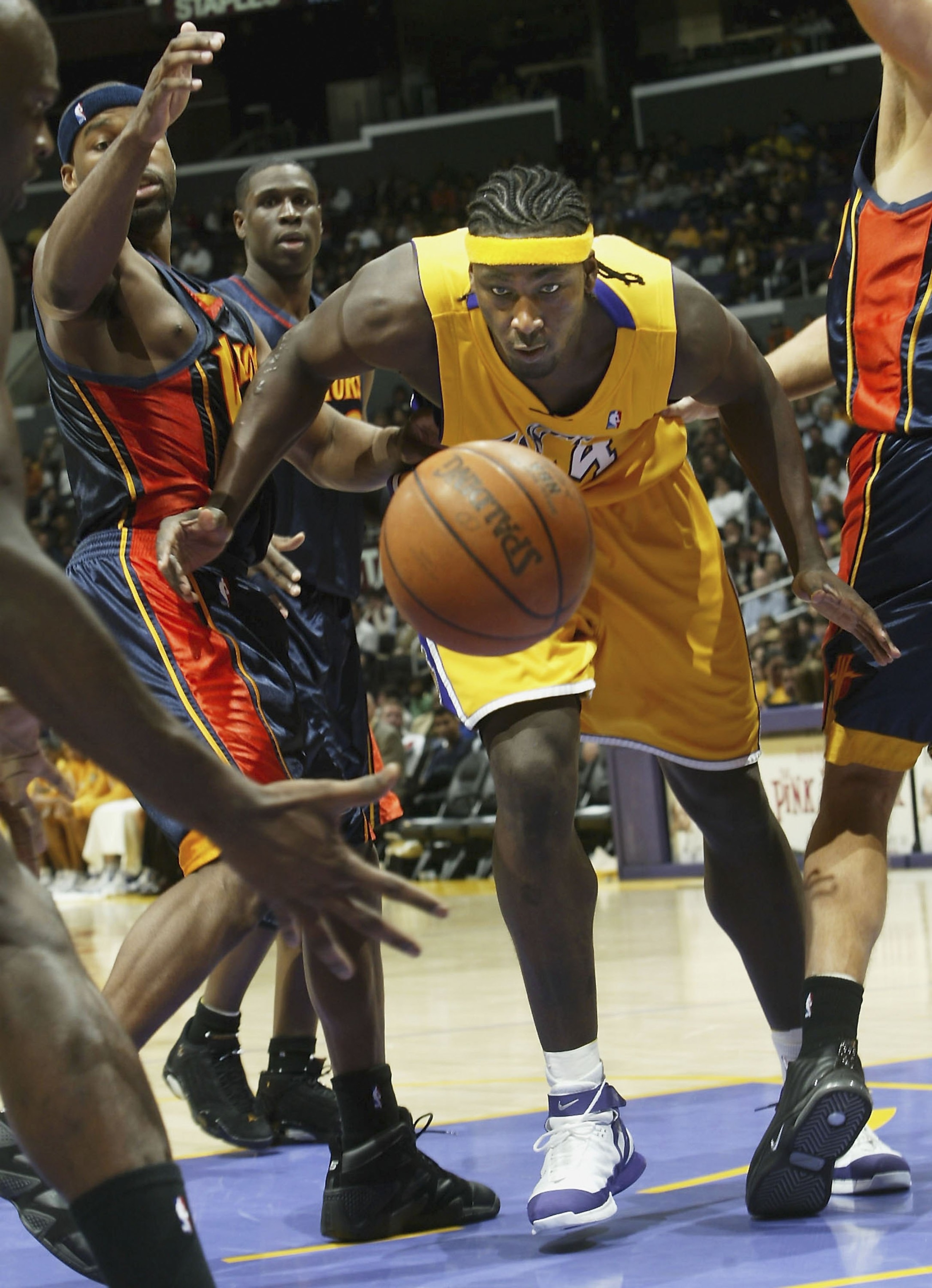 LOS ANGELES - JANUARY 27:  Kwame Brown #54 of the Los Angeles Lakers goes after a loose ball against the Golden State Warriors on January 27, 2006 at Staples Center in Los Angeles, California. The Lakers won 106-105 in overtime. NOTE TO USER: User express