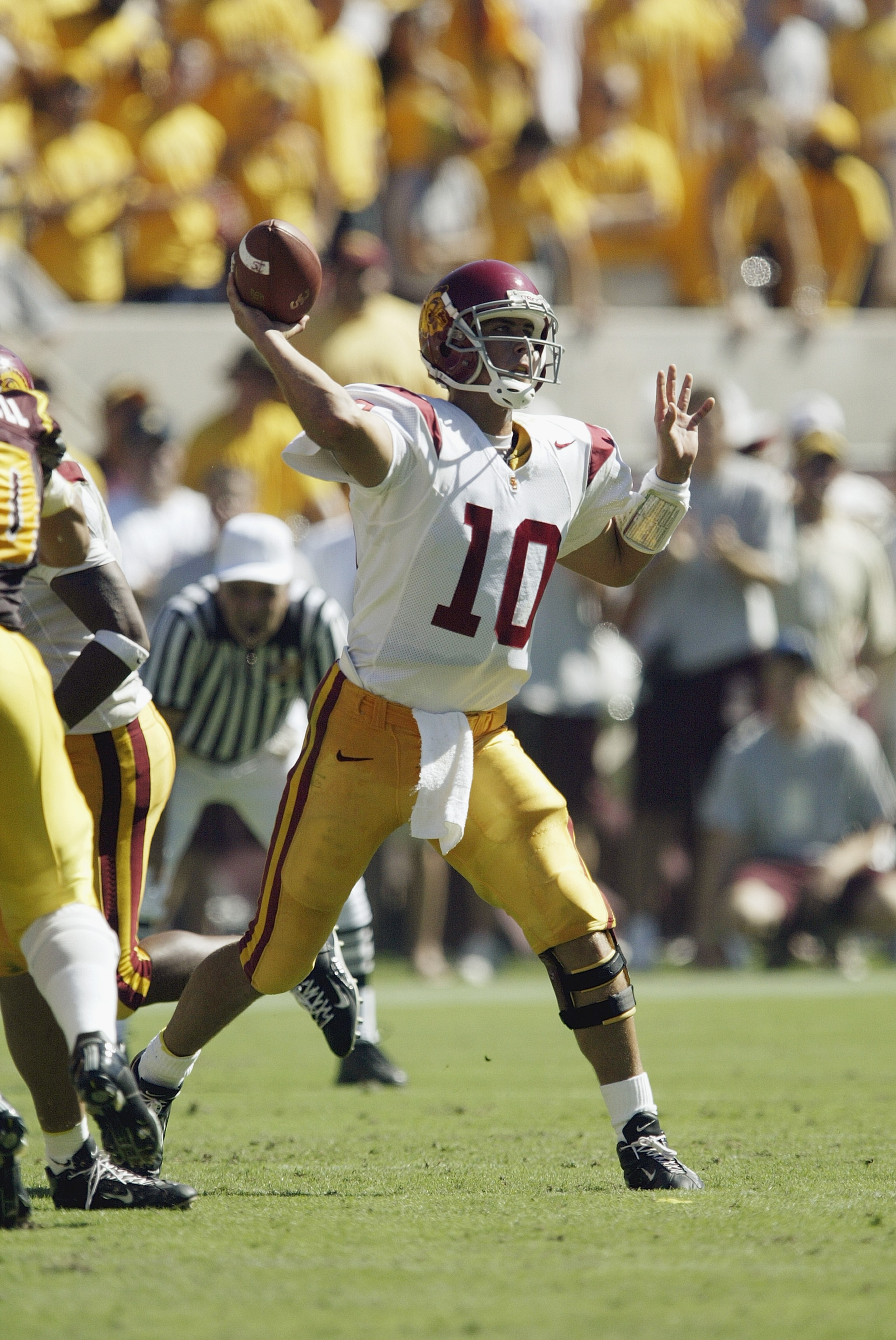 TEMPE, AZ - OCTOBER 4:  Quarterback Matt Cassel #10 of the USC Trojans throws a pass against the Arizona State Sun Devils in the second quarter of the game on October 4, 2003 at Sun Devil Stadium in Tempe, Arizona.  USC defeated Arizona State 37-17.  (Pho