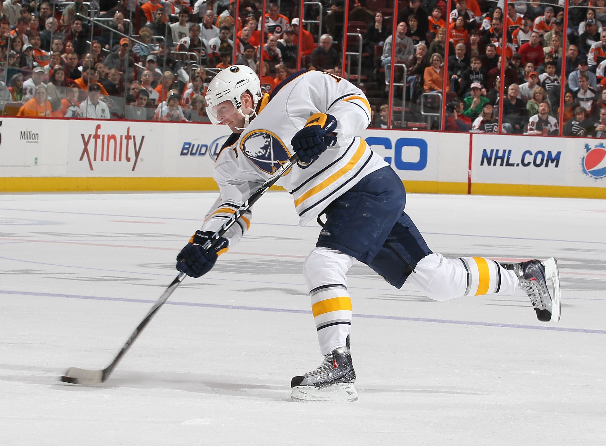 PHILADELPHIA - MARCH 05:  Tim Connolly #19 of the Buffalo Sabres in action against The Philadelphia Flyers during their game on March 5, 2011 at The Wells Fargo Center in Philadelphia, Pennsylvania.  (Photo by Al Bello/Getty Images)