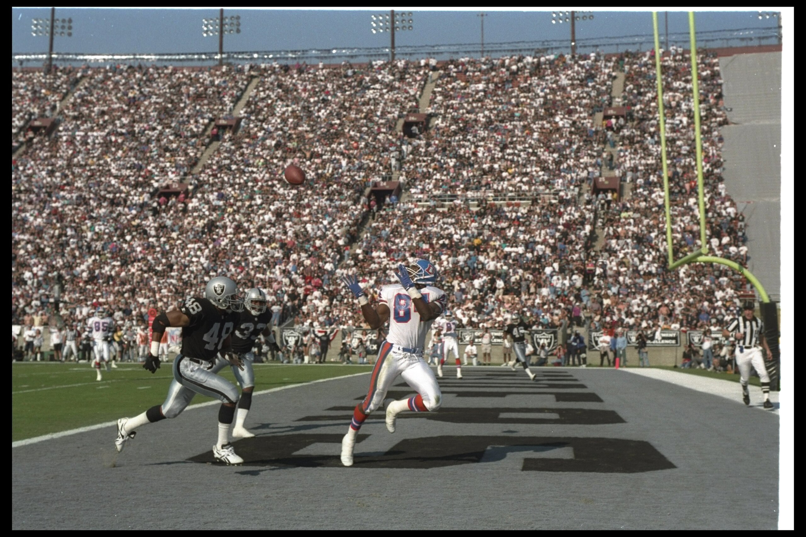 9 Jan 1994:  Wide receiver Shannon Sharpe of the Denver Broncos prepares to catch the ball during a playoff game against the Los Angeles Raiders at the Coliseum in Los Angeles, California.  The Raiders won the game, 42-24. Mandatory Credit: Stephen Dunn