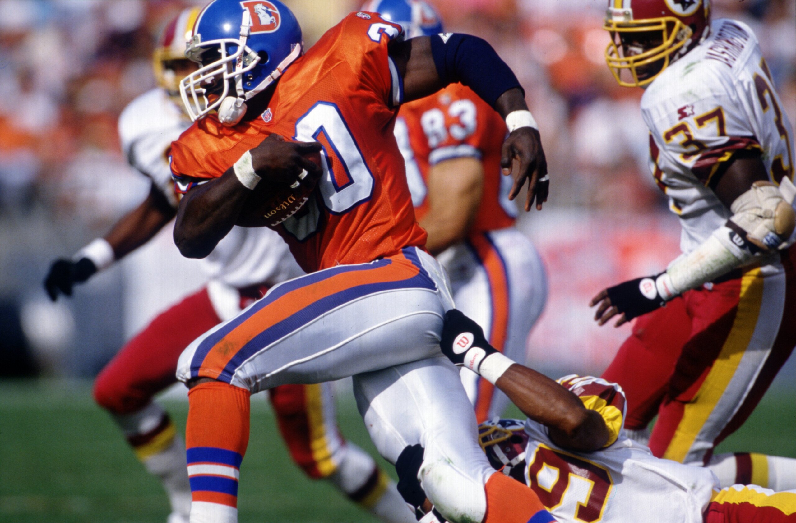 17 SEP 1995:  DENVER RUNNING BACK TERRELL DAVIS RUNS THROUGH AN ARM TACKLE DURING THE BRONCOS 38-31 VICTORY OVER THE WASHINGTON REDSKINS AT MILE HIGH STADIUM IN DENVER, COLORADO. Mandatory Credit: Mike Powell/ALLSPORT