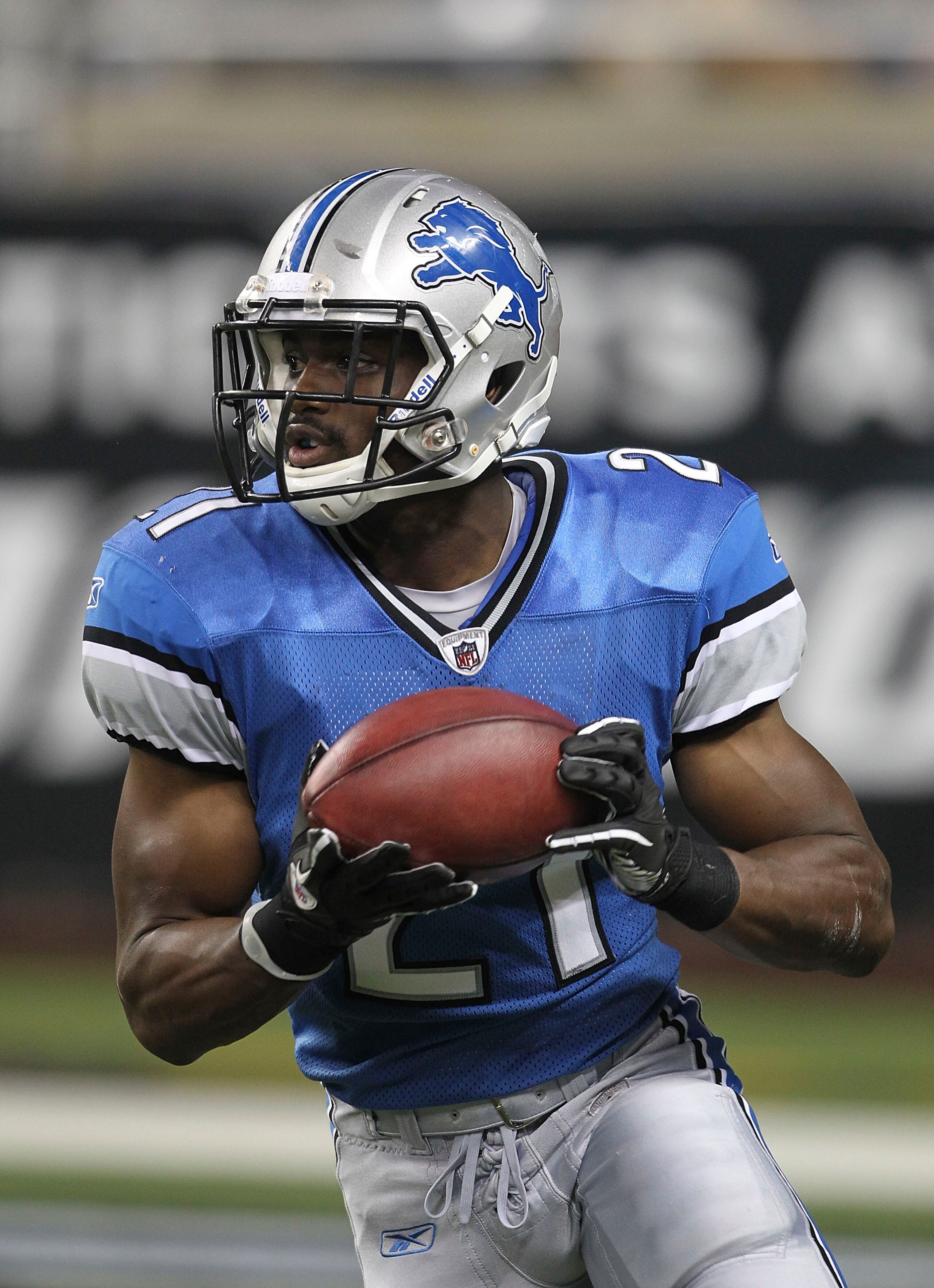 DETROIT - SEPTEMBER 02: Aaron Brown #21 of the Detroit Lions runs for a short gain in the second quarter of the preseason game against the Buffalo Bills at Ford Field on September 2, 2010 in Detroit, Michigan.  (Photo by Leon Halip/Getty Images)