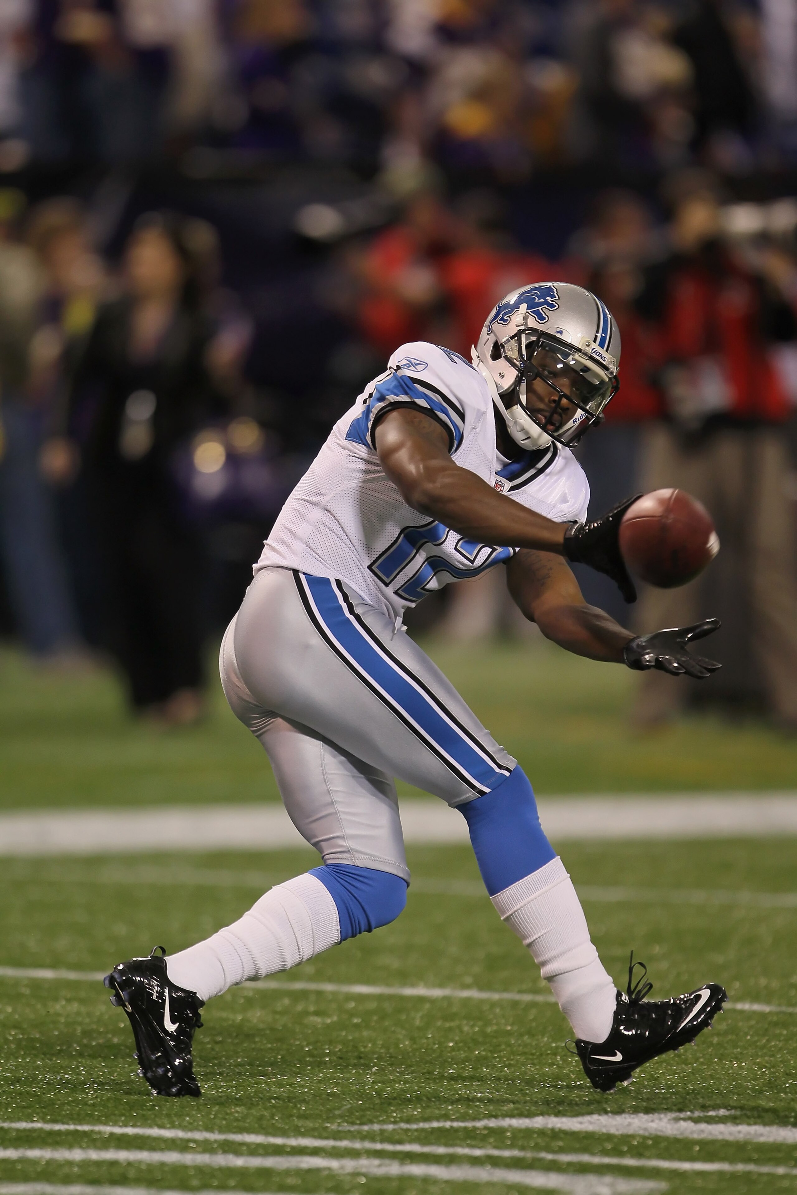 MINNEAPOLIS - SEPTEMBER 26:  Wide receiver Derrick Williams #12 of the Detroit Lions warms up prior to the start of the game against the Minnesota Vikings at Mall of America Field on September 26, 2010 in Minneapolis, Minnesota.  (Photo by Jeff Gross/Gett