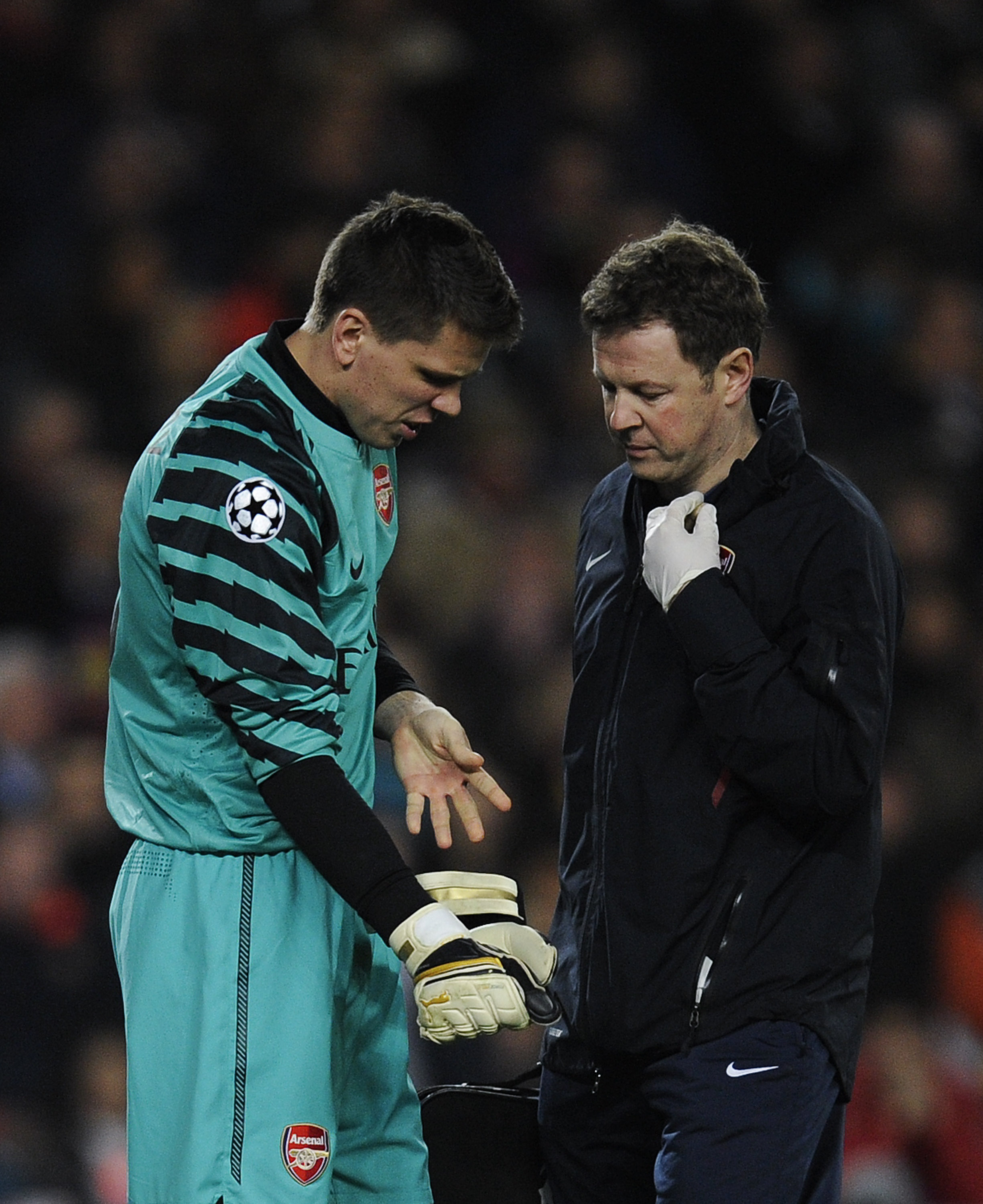 BARCELONA, SPAIN - MARCH 08:  Wojciech Szczesny of Arsenal (L) receives treatment from a medic during the UEFA Champions League round of 16 second leg match between Barcelona and Arsenal at the Camp Nou stadium on March 8, 2011 in Barcelona, Spain.  Barce
