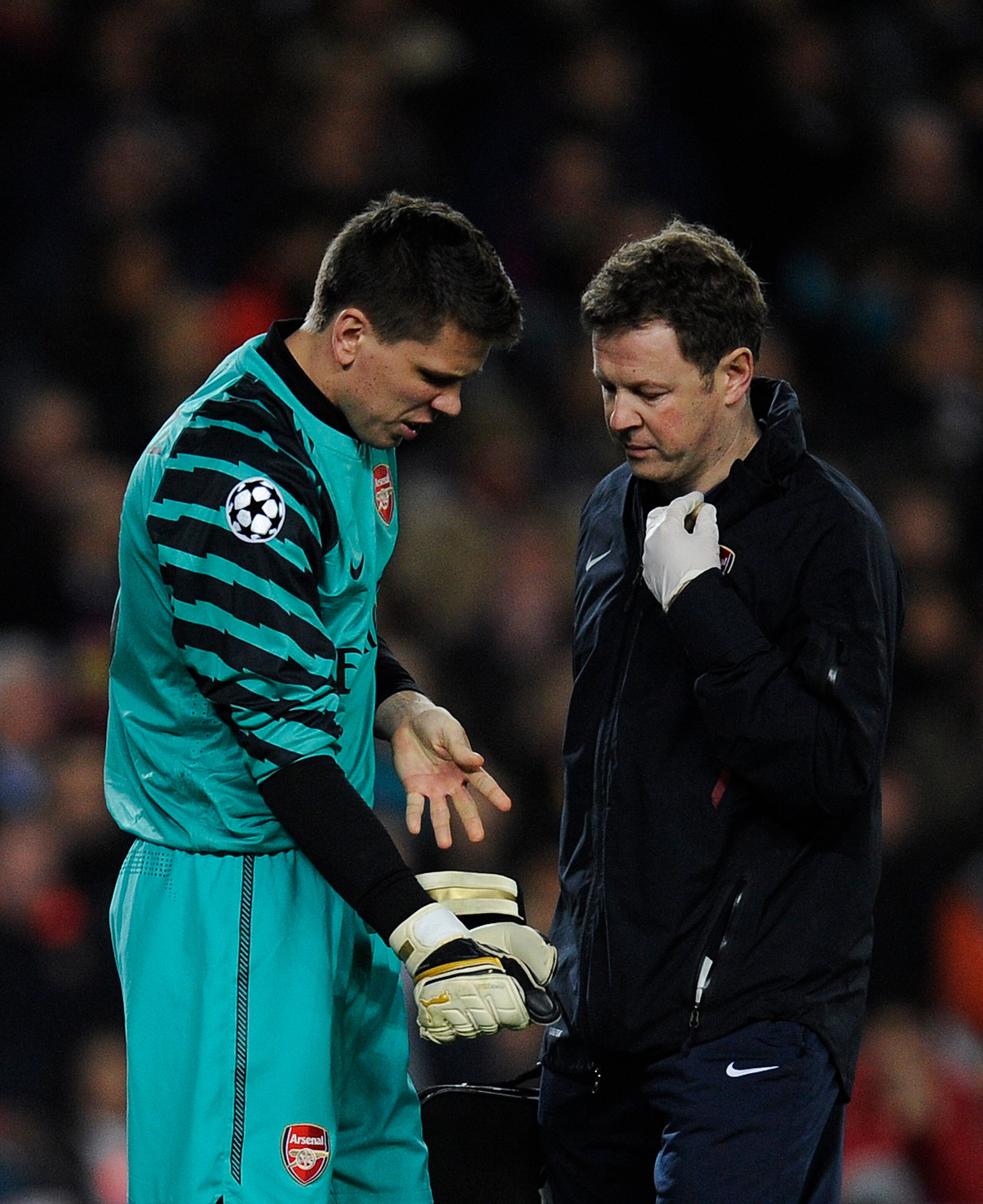 BARCELONA, SPAIN - MARCH 08:  Wojciech Szczesny of Arsenal (L) receives treatment from a medic during the UEFA Champions League round of 16 second leg match between Barcelona and Arsenal at the Camp Nou stadium on March 8, 2011 in Barcelona, Spain.  Barce
