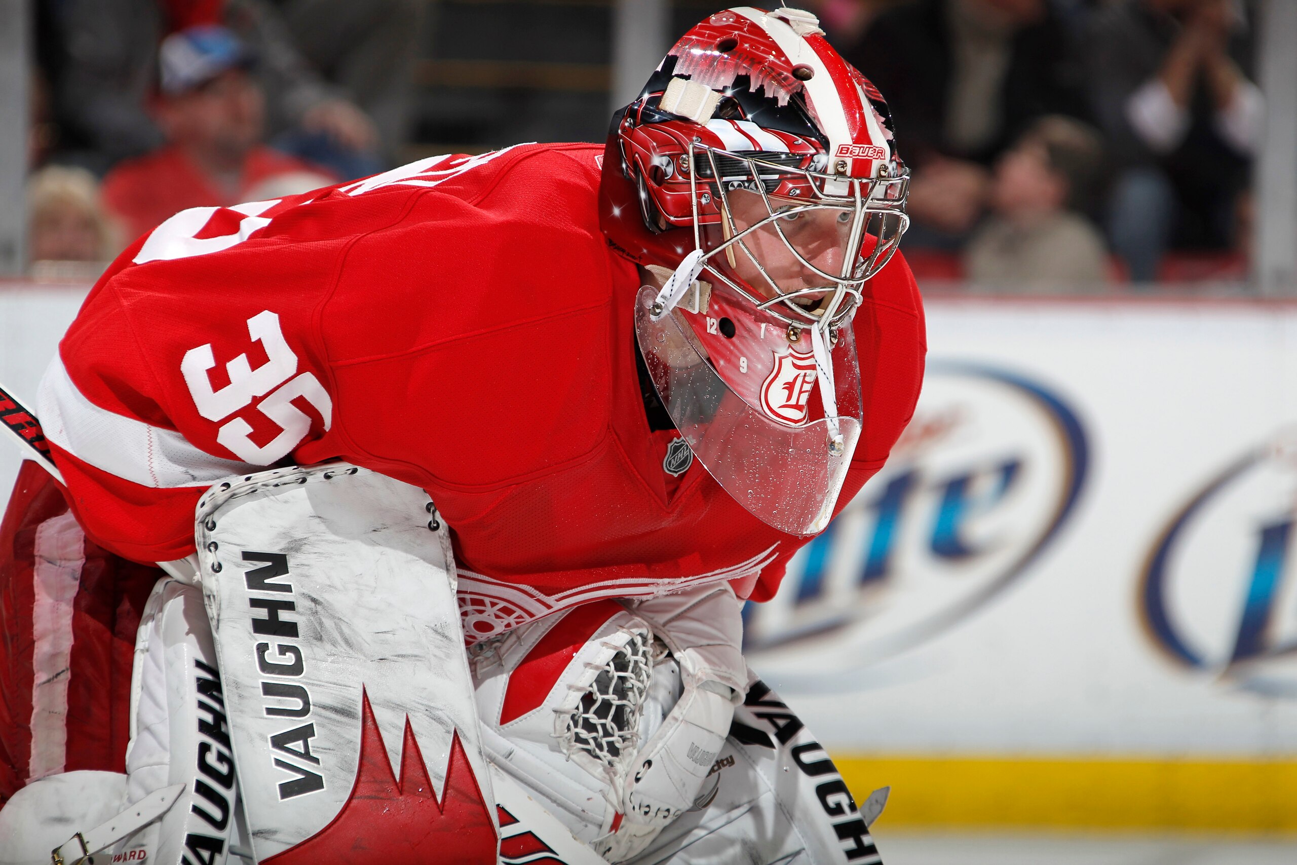 DETROIT, MI - FEBRUARY 13:  Jimmy Howard #35 of the Detroit Red Wings watches the puck while playing against the Boston Bruins on February 13, 2011 in Detroit, Michigan.  (Photo by Gregory Shamus/Getty Images)