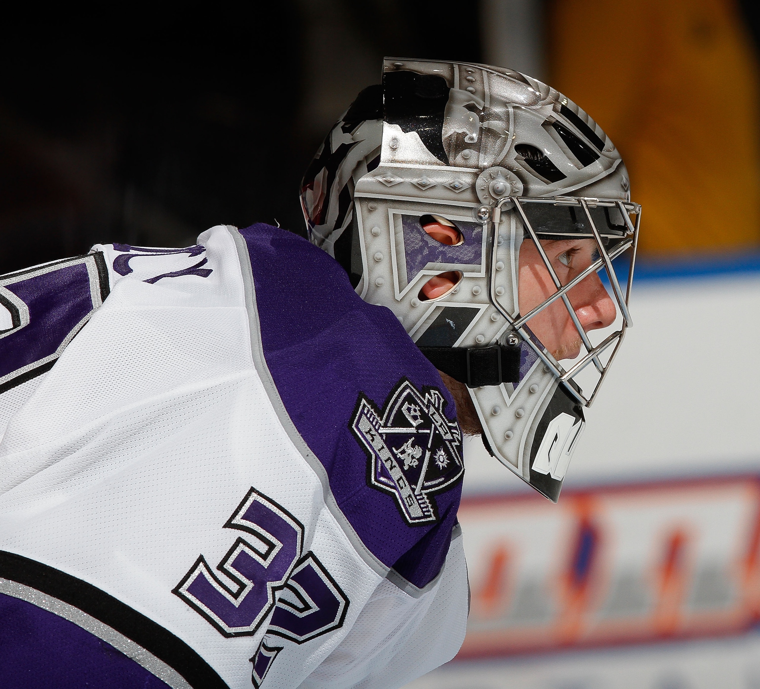 UNIONDALE, NY - FEBRUARY 19:  Goalie Jonathan Quick #32 of the Los Angeles Kings waits for a faceoff during an NHL hockey game against the New York Islanders at the Nassau Coliseum on February 19, 2011 in Uniondale, New York.  (Photo by Paul Bereswill/Get