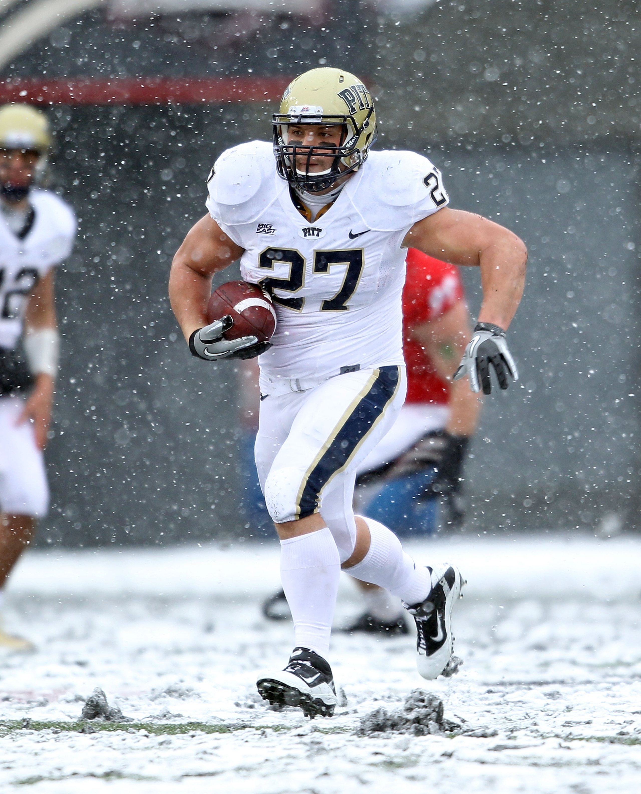 CINCINNATI, OH - DECEMBER 04:  Henry Hynoski #27 of the Pittsburgh Panthers runs with the ball during the Big East Conference game against the Cincinnati Bearcats at Nippert Stadium on December 4, 2010 in Cincinnati, Ohio.  Pittsburgh won 28-10.  (Photo b