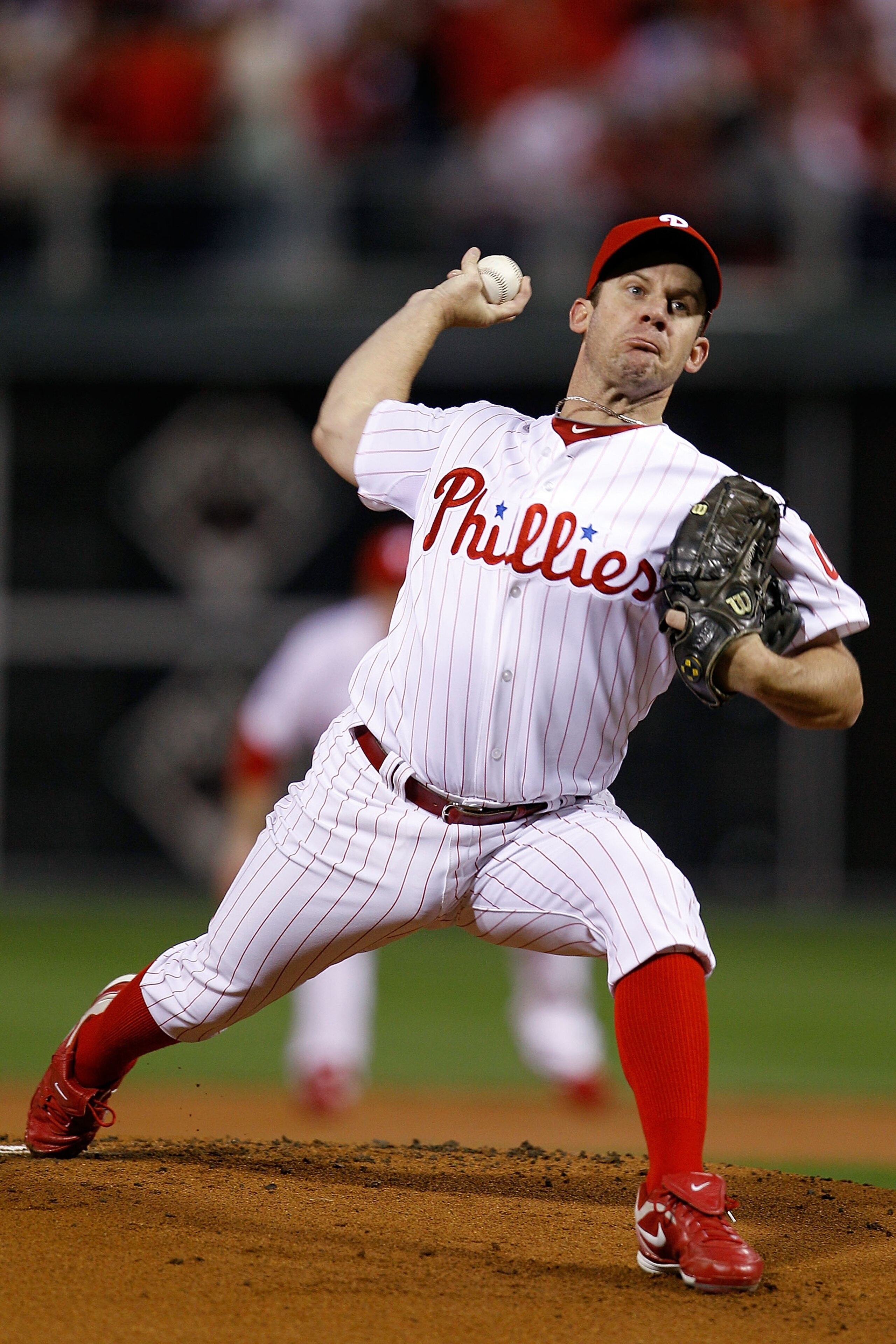 PHILADELPHIA - OCTOBER 17:  Pitcher Roy Oswalt #44 of the Philadelphia Phillies pitches in the first inning against the San Francisco Giants in Game Two of the NLCS during the 2010 MLB Playoffs at Citizens Bank Park on October 17, 2010 in Philadelphia, Pe