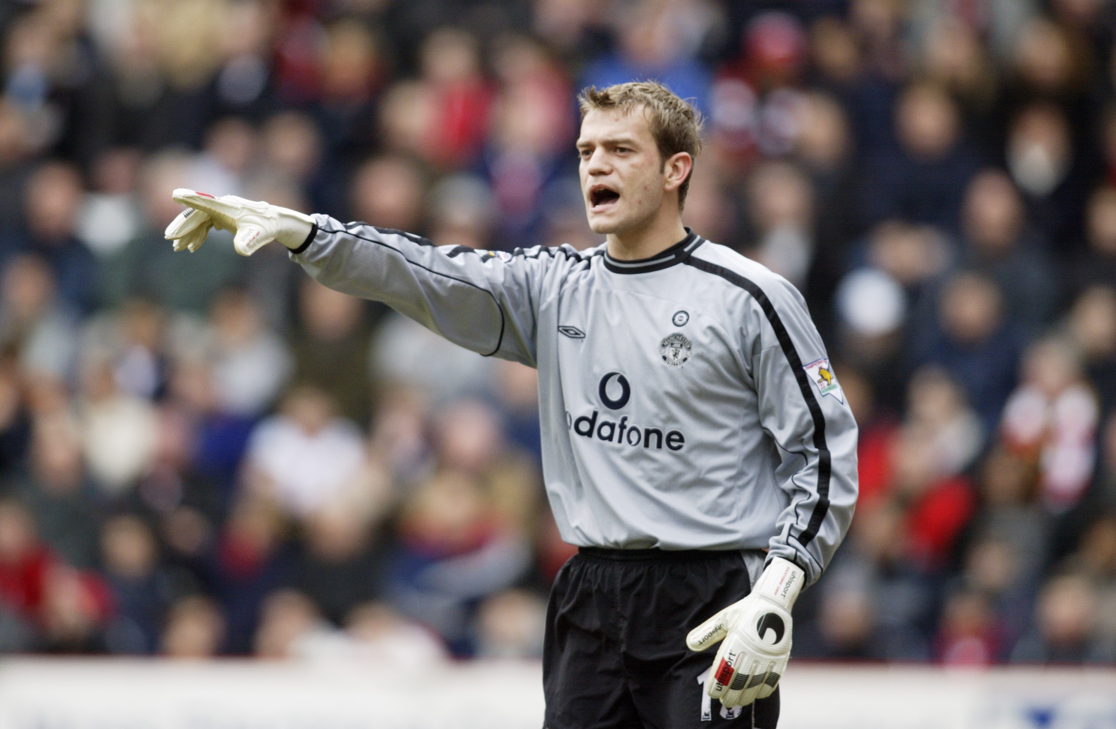 10 Feb 2002:  Roy Carroll of Manchester United in action during the FA Barclaycard Premiership match against Charlton Athletic played at The Valley, in London. Manchester United won the match 2-0. DIGITAL IMAGE. \ Mandatory Credit: Phil Cole/Getty Images