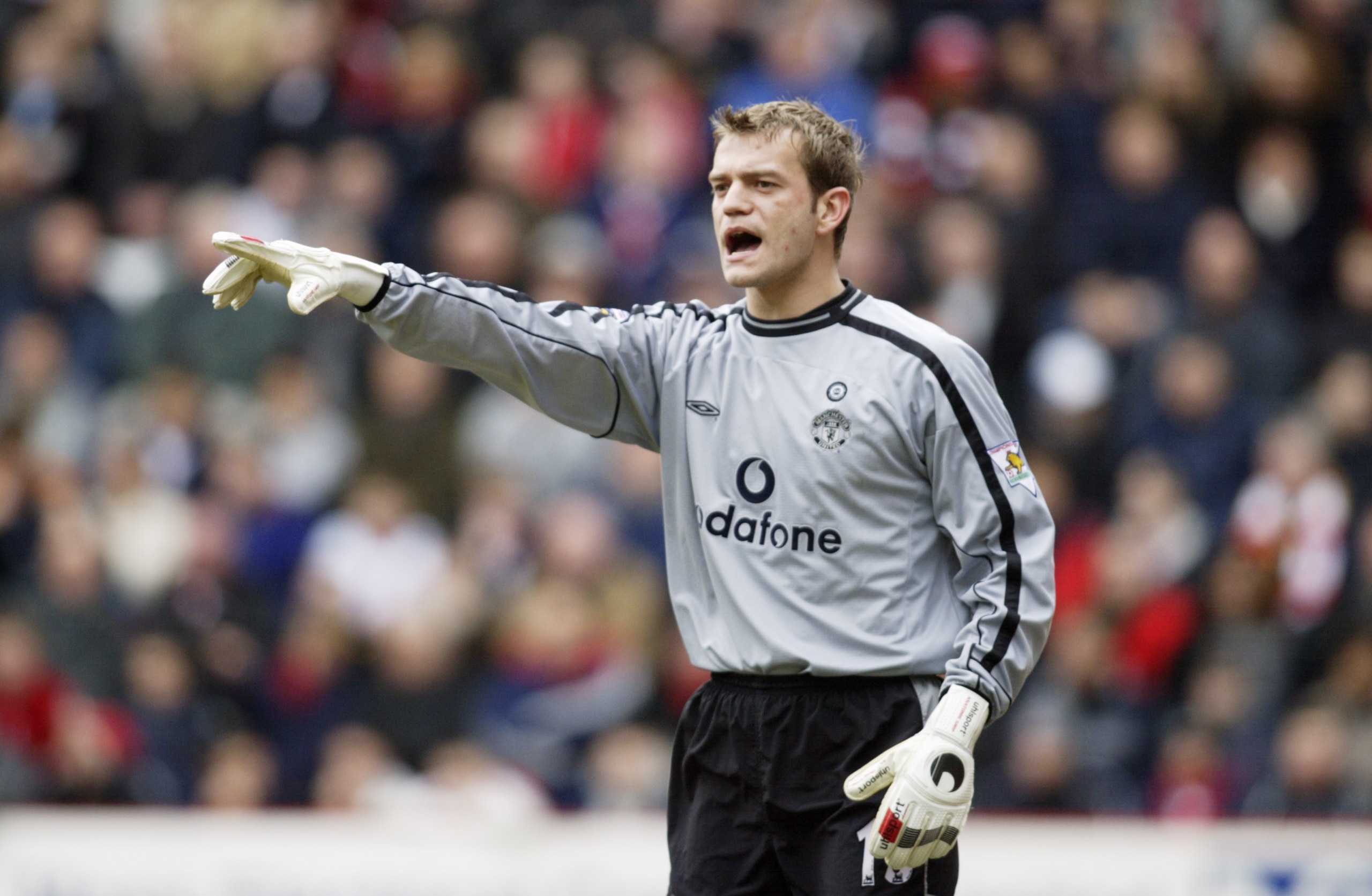 10 Feb 2002: Roy Carroll of Manchester United in action during the FA Barclaycard Premiership match against Charlton Athletic played at The Valley, in London. Manchester United won the match 2-0. DIGITAL IMAGE. \ Mandatory Credit: Phil Cole/Getty Images 10 Feb 2002: Roy Carroll of Manchester United in action during the FA Barclaycard Premiership match against Charlton Athletic played at The Valley, in London. Manchester United won the match 2-0. DIGITAL IMAGE. \ Mandatory Credit: Phil Cole/Getty Images