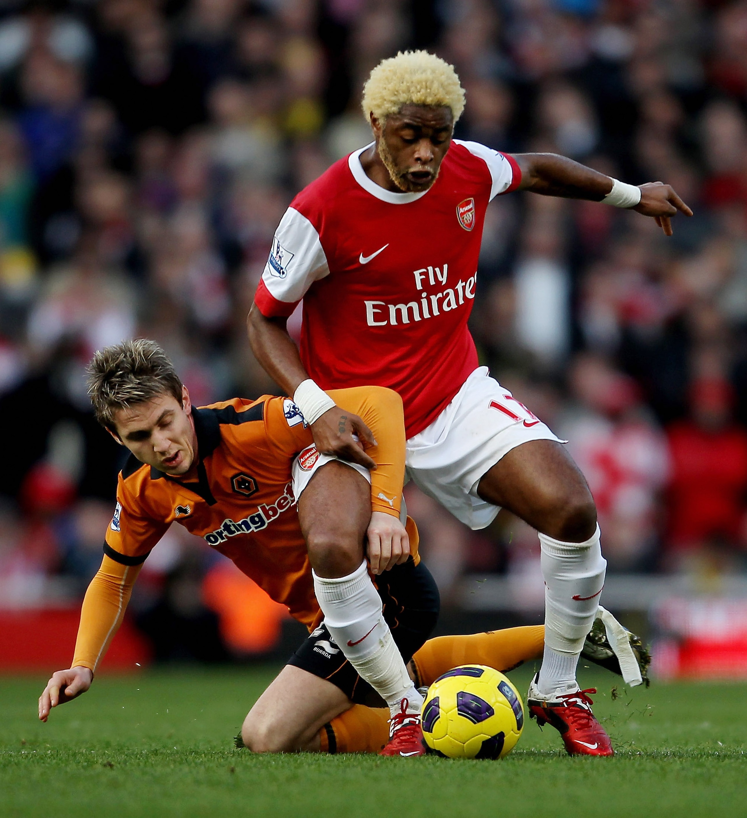 LONDON, ENGLAND - FEBRUARY 12:  Kevin Doyle of Wolves (L) tangles with Alex Song of Arsenal during the Barclays Premier League match between Arsenal and Wolverhampton Wanderers on February 12, 2011 in London, England.  (Photo by Scott Heavey/Getty Images)