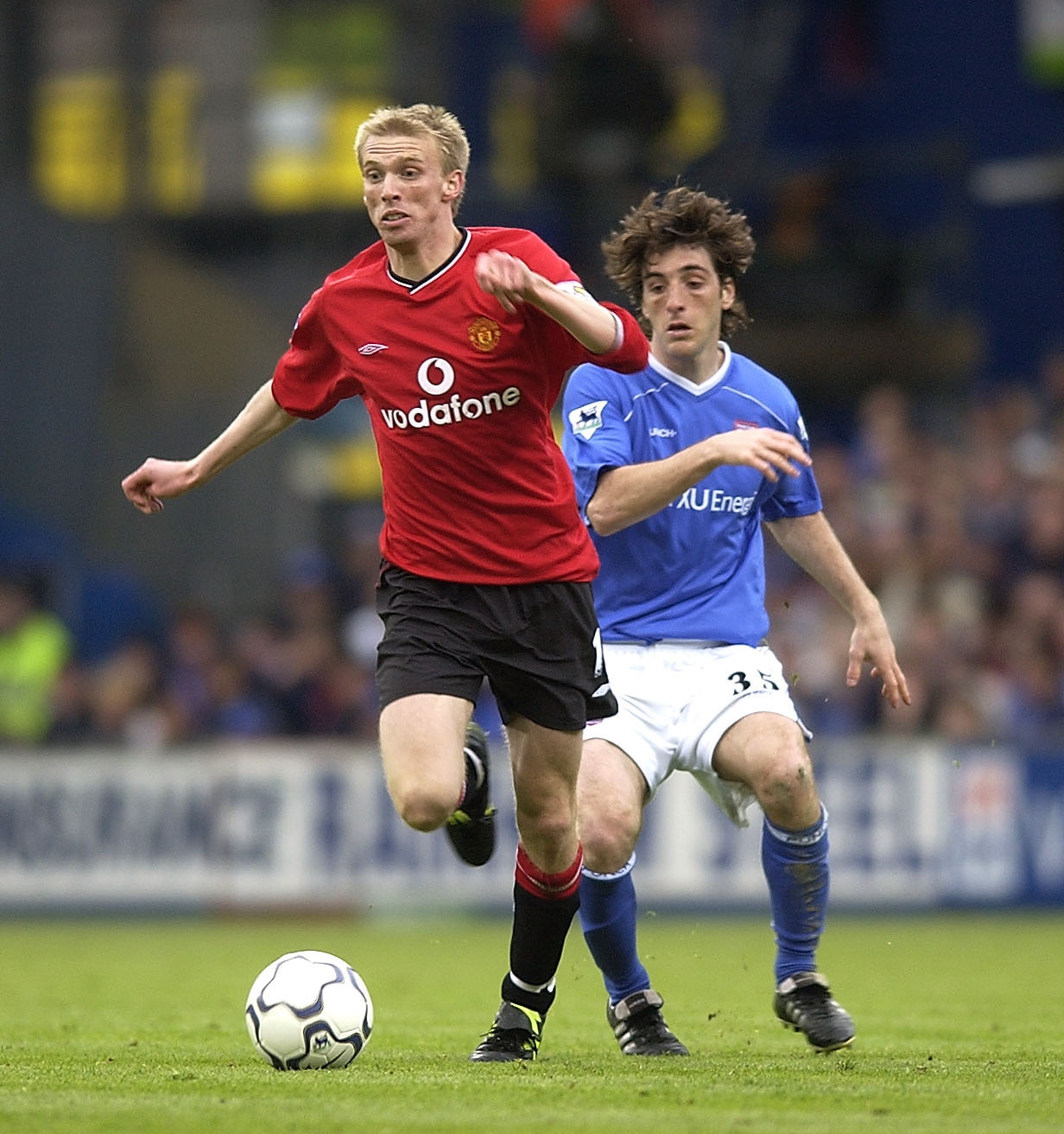 27  Apr 2002:  Luke Chadwick of United gets past Sixto Peralta of Ipswich during the Barclaycard F.A. Premiership match between Ipswich Town v Manchester United at Portman Road, Ipswich.  DIGITAL IMAGE. Mandatory Credit: Jamie McDonald/Getty Images