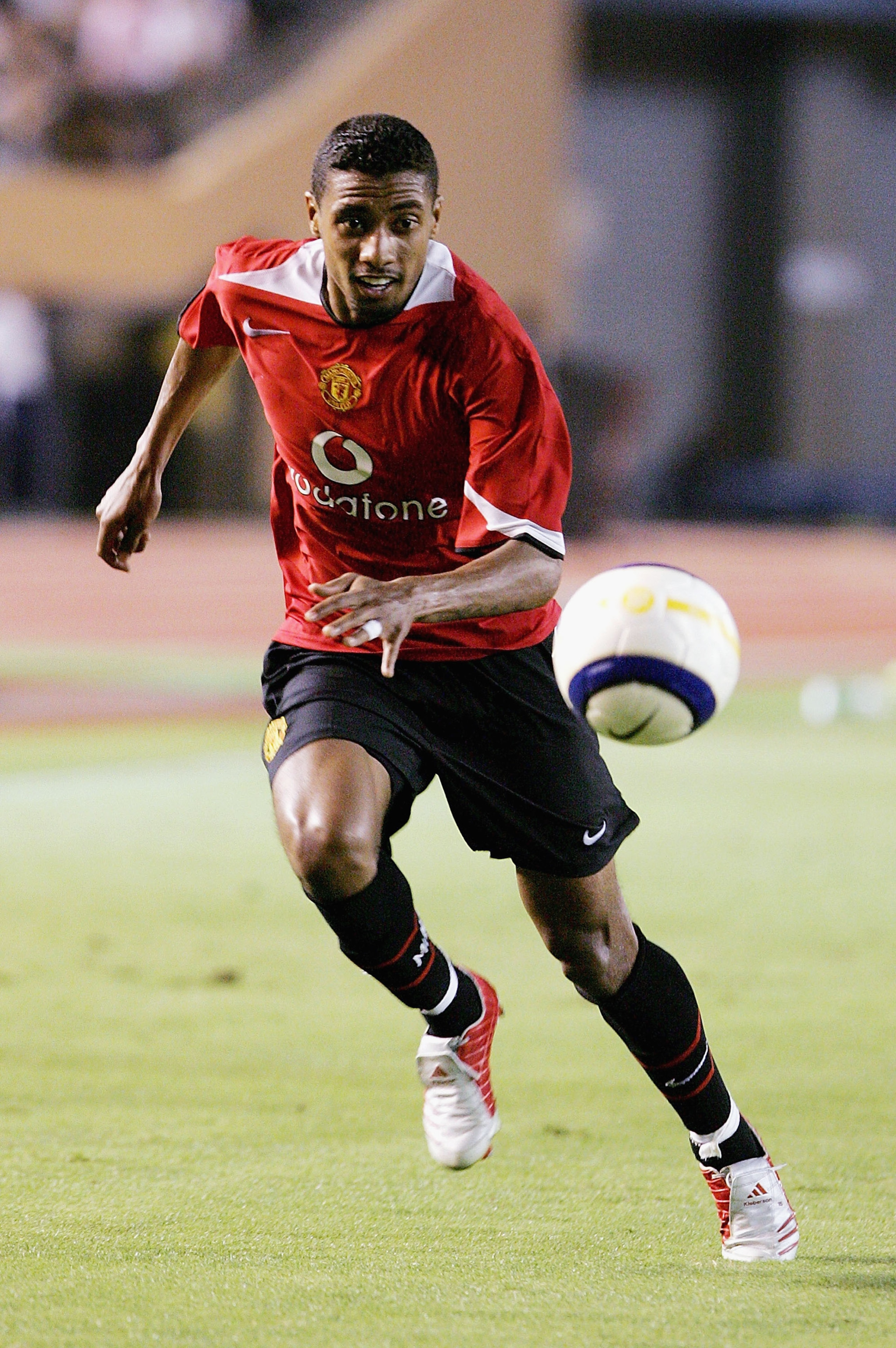 TOKYO, JAPAN - JULY 28: Kleberson of Manchester United in action during a friendly game between Manchester United and Kashima Antlers at National Stadium on July 28, 2005 in Tokyo, Japan. (Photo by Koichi Kamoshida/Getty Images) TOKYO, JAPAN - JULY 28: Kleberson of Manchester United in action during a friendly game between Manchester United and Kashima Antlers at National Stadium on July 28, 2005 in Tokyo, Japan. (Photo by Koichi Kamoshida/Getty Images)