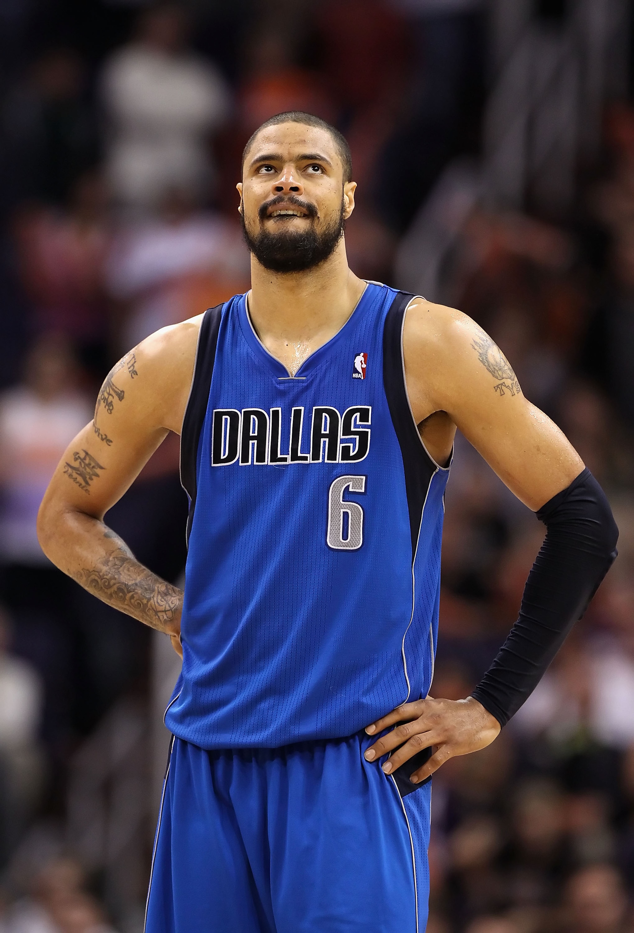 PHOENIX, AZ - FEBRUARY 17:  Tyson Chandler #6 of the Dallas Mavericks during the NBA game against the Phoenix Suns at US Airways Center on February 17, 2011 in Phoenix, Arizona.  The Mavericks defeated the Suns 112-106.  NOTE TO USER: User expressly ackno