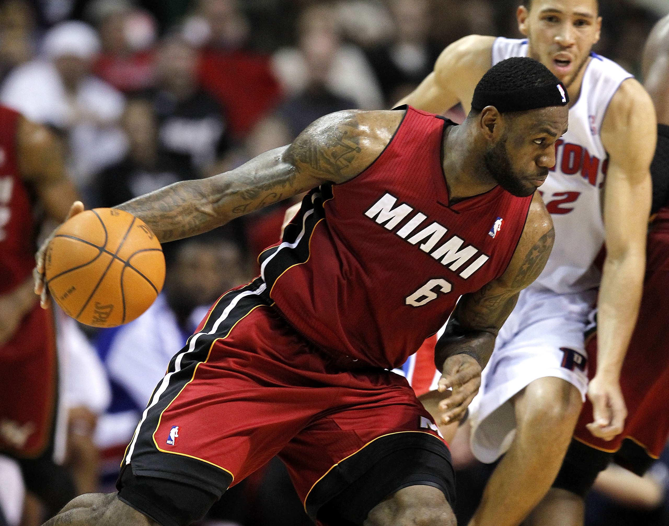 AUBURN HILLS, MI - MARCH 23: LeBron James #6 of the Miami Heat drives around Tayshaun Prince #22 of the Detroit Pistons at The Palace of Auburn Hills on March 23, 2011 in Auburn Hills, Michigan. Miami won the game 100-94. NOTE TO USER: User expressly ackn
