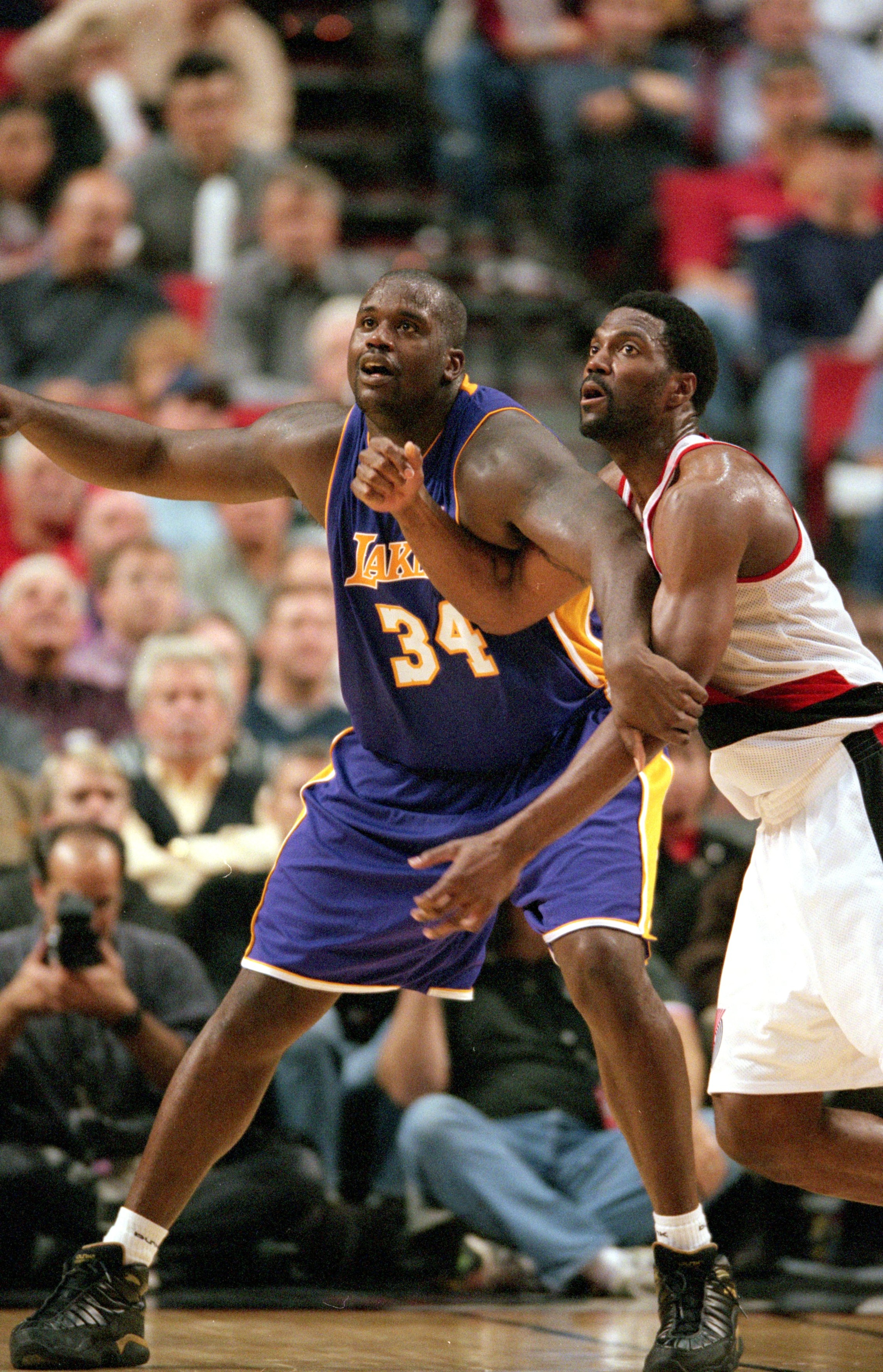 31 Oct 2000: Shaquille O''Neal #34 of the Los Angeles Lakers guards Dale Davis #34 of the Portland Trail Blazers at the Rose Garden in Portland, Oregon. The Lakers defeated the Blazers 96-86. NOTE TO USER: It is expressly understood that the only rights A