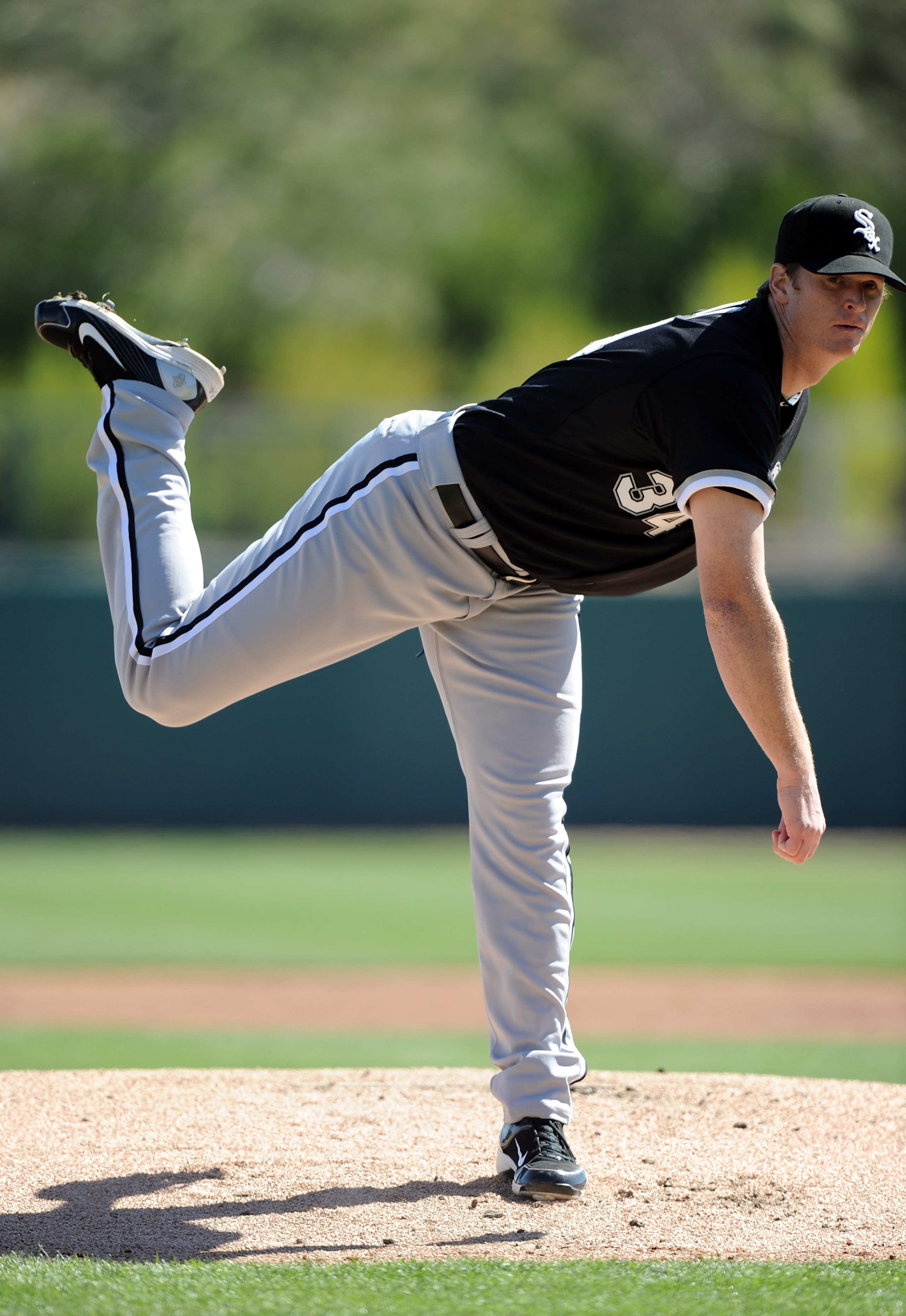 PHOENIX, AZ - FEBRUARY 28: Gavin Floyd #34 of the Chicago White Sox pitches against the Los Angeles Dodgers during spring training at Camelback Ranch on February 28, 2011 in Phoenix, Arizona. (Photo by Harry How/Getty Images) PHOENIX, AZ - FEBRUARY 28: Gavin Floyd #34 of the Chicago White Sox pitches against the Los Angeles Dodgers during spring training at Camelback Ranch on February 28, 2011 in Phoenix, Arizona. (Photo by Harry How/Getty Images)