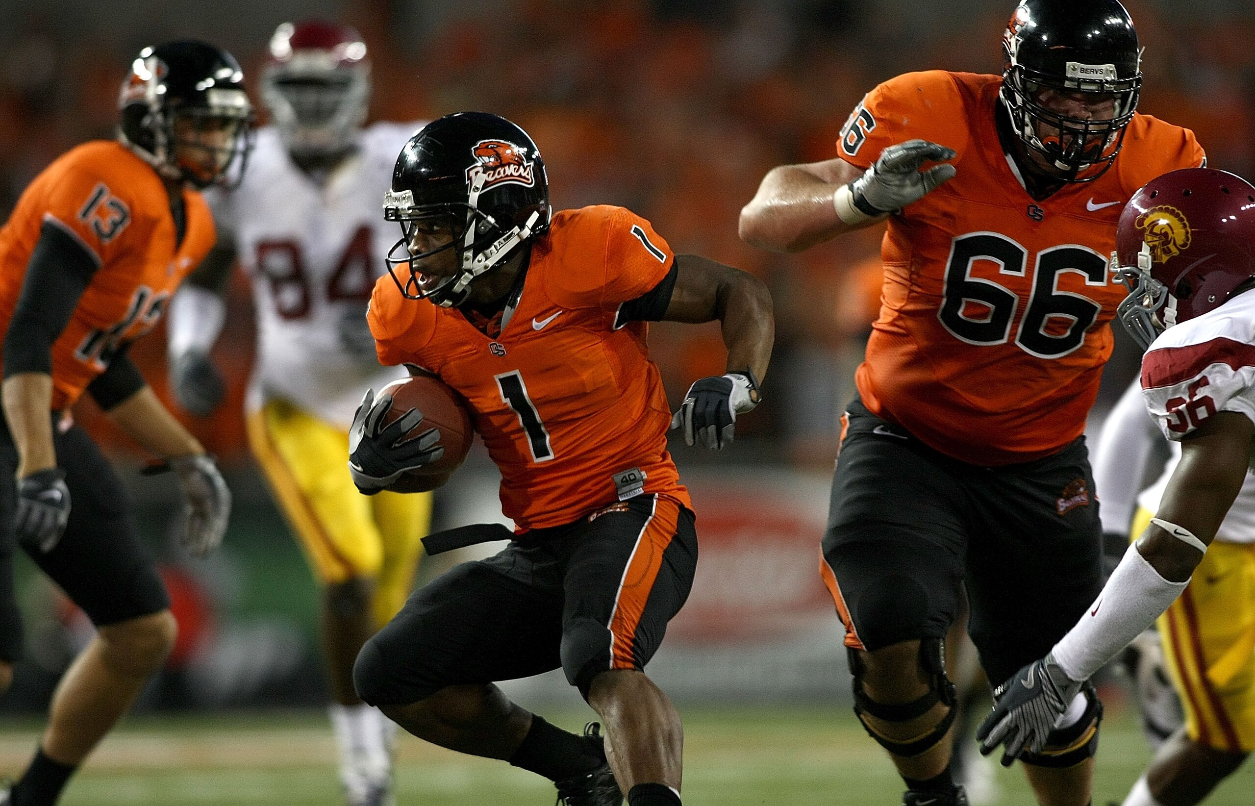 CORVALIS, OR - SEPTEMBER 25: Jacquizz Rodgers #1 of the Oregon State Beavers runs with the ball against the Southern California Trojans at Reser Stadium on September 25, 2008 in Corvalis, Oregon. (Photo by Jonathan Ferrey/Getty Images) CORVALIS, OR - SEPTEMBER 25: Jacquizz Rodgers #1 of the Oregon State Beavers runs with the ball against the Southern California Trojans at Reser Stadium on September 25, 2008 in Corvalis, Oregon. (Photo by Jonathan Ferrey/Getty Images)