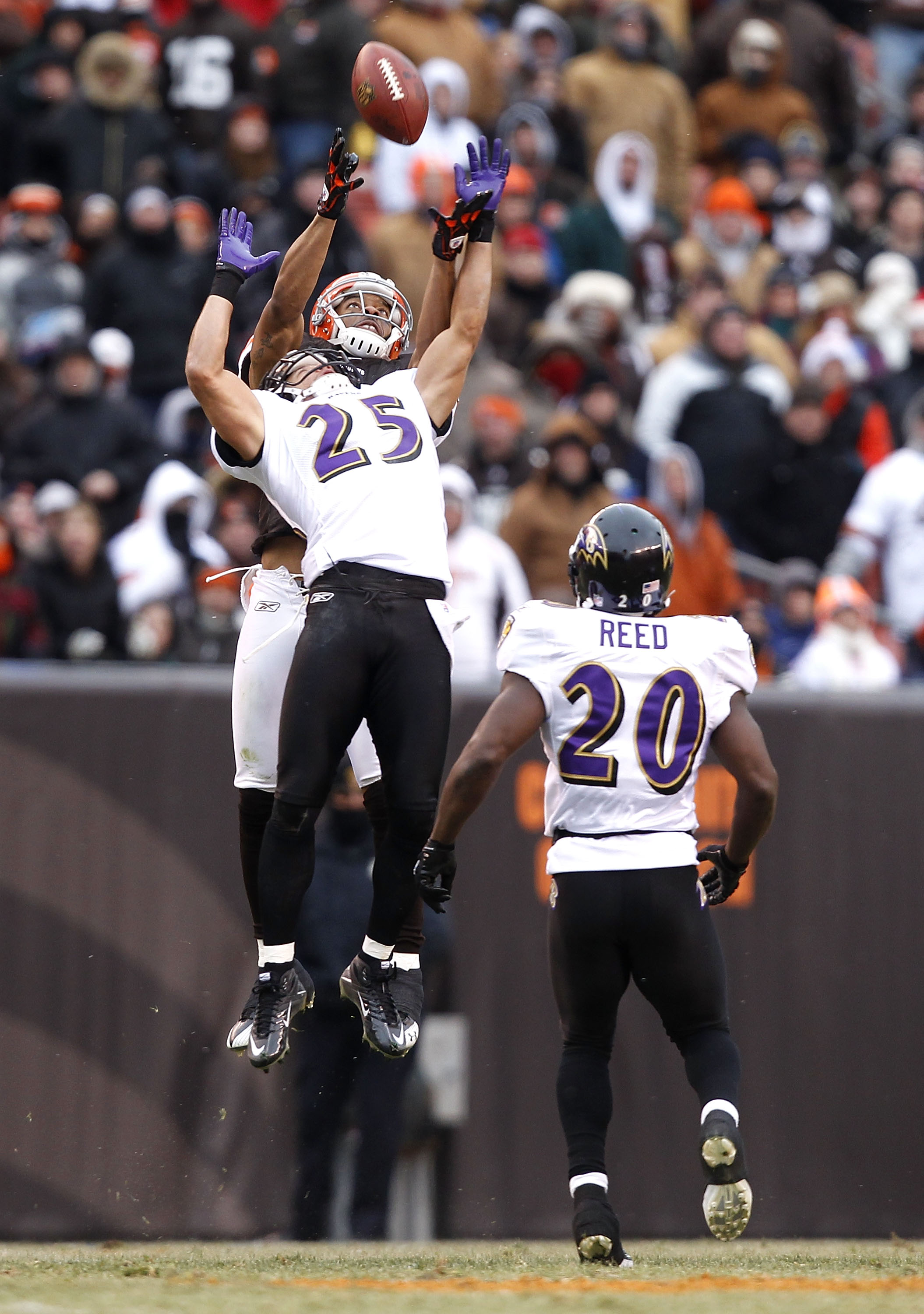 CLEVELAND - DECEMBER 26:  Safety Chris Carr #25 of the Baltimore Ravens jumps for the ball as safety Ed Reed #20 looks on with wide receiver Chansi Stuckey #83 of the Cleveland Browns at Cleveland Browns Stadium on December 26, 2010 in Cleveland, Ohio.  (