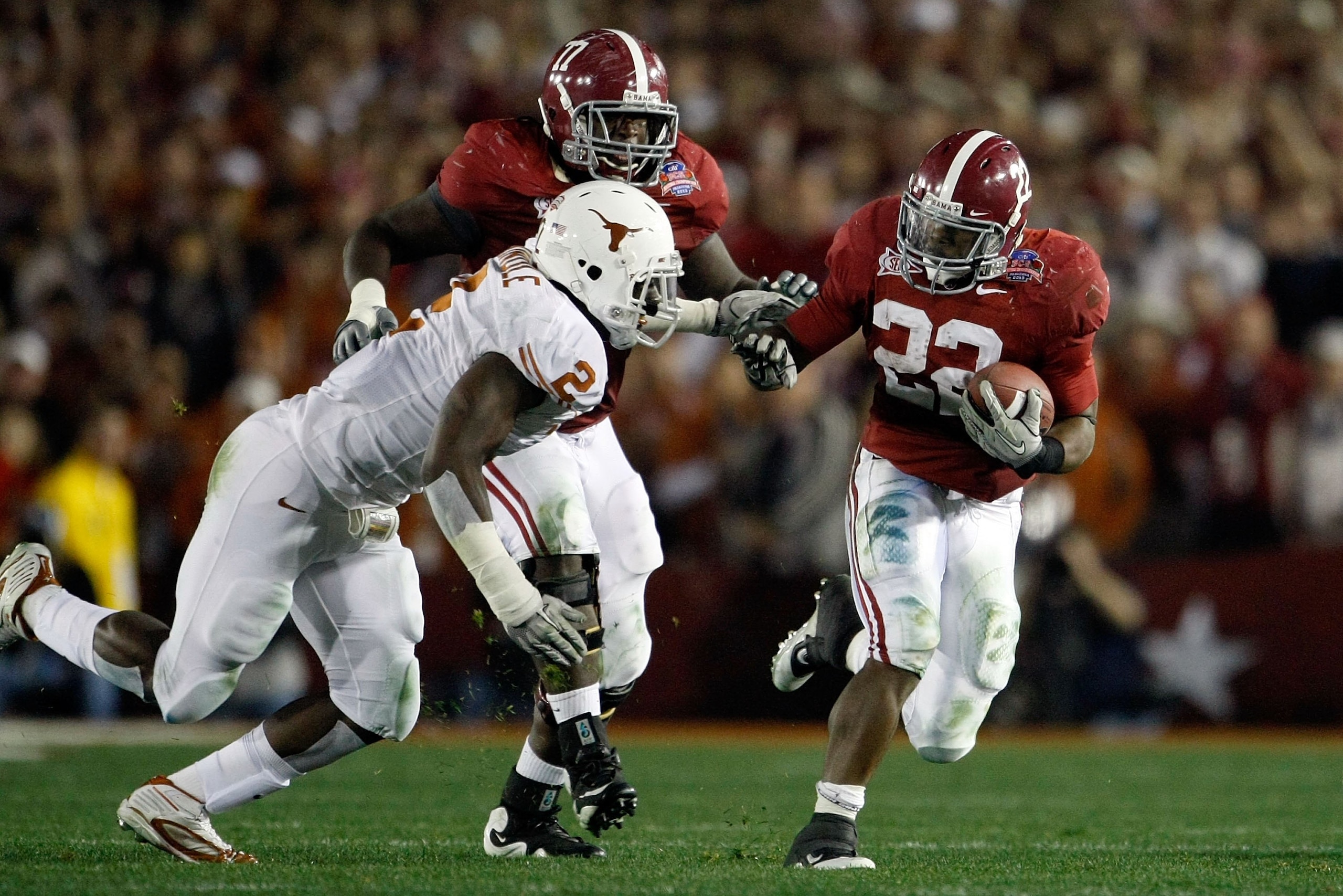 PASADENA, CA - JANUARY 07: Running back Mark Ingram #22 of the Alabama Crimson Tide runs with the ball against the Texas Longhorns during the Citi BCS National Championship game at the Rose Bowl on January 7, 2010 in Pasadena, California. (Photo by Jeff PASADENA, CA - JANUARY 07: Running back Mark Ingram #22 of the Alabama Crimson Tide runs with the ball against the Texas Longhorns during the Citi BCS National Championship game at the Rose Bowl on January 7, 2010 in Pasadena, California. (Photo by Jeff