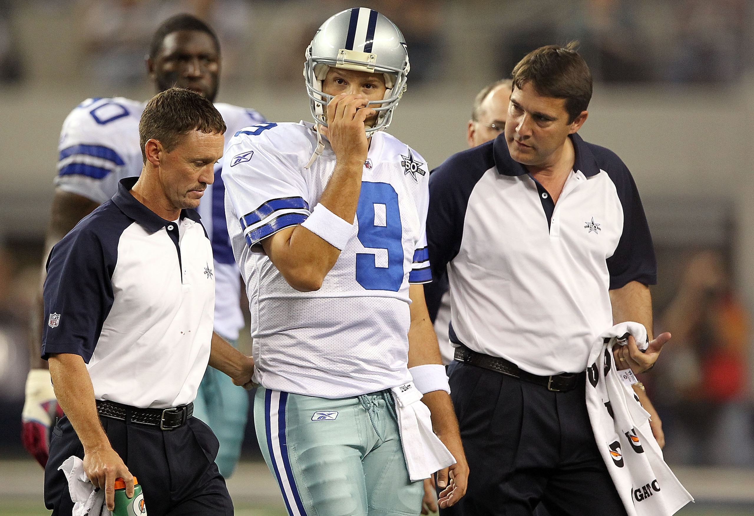 ARLINGTON, TX - OCTOBER 25:  Quarterback Tony Romo #9 of the Dallas Cowboys leaves the game after a left shoulder injury in the second quarter against the New York Giants at Cowboys Stadium on October 25, 2010 in Arlington, Texas.  (Photo by Ronald Martin