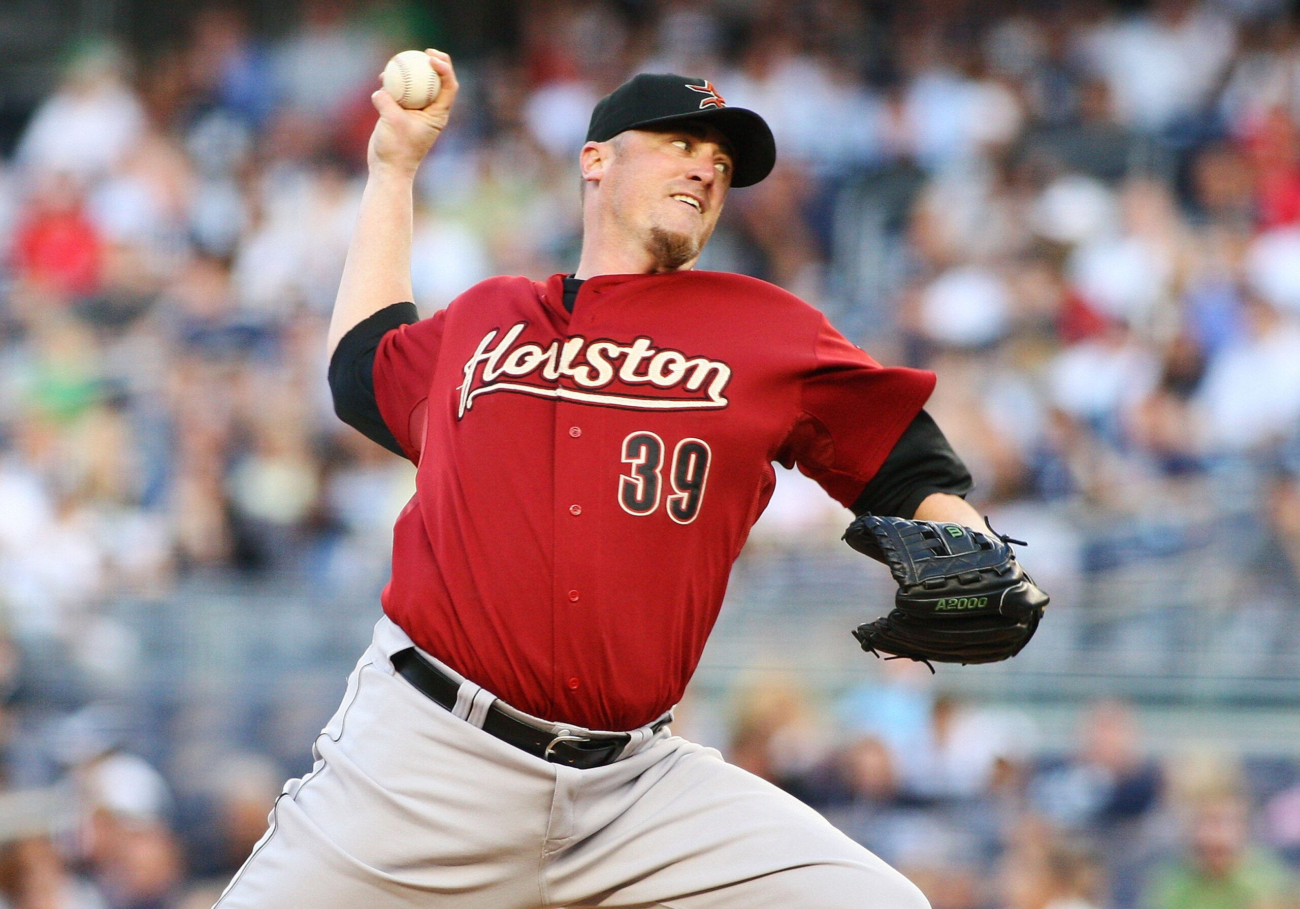 NEW YORK - JUNE 11:  Brett Myers #39 of the Houston Astros delivers a pitch in the first inning against the New York Yankees on June 11, 2010 in the Bronx borough of New York City.  (Photo by Mike Stobe/Getty Images)