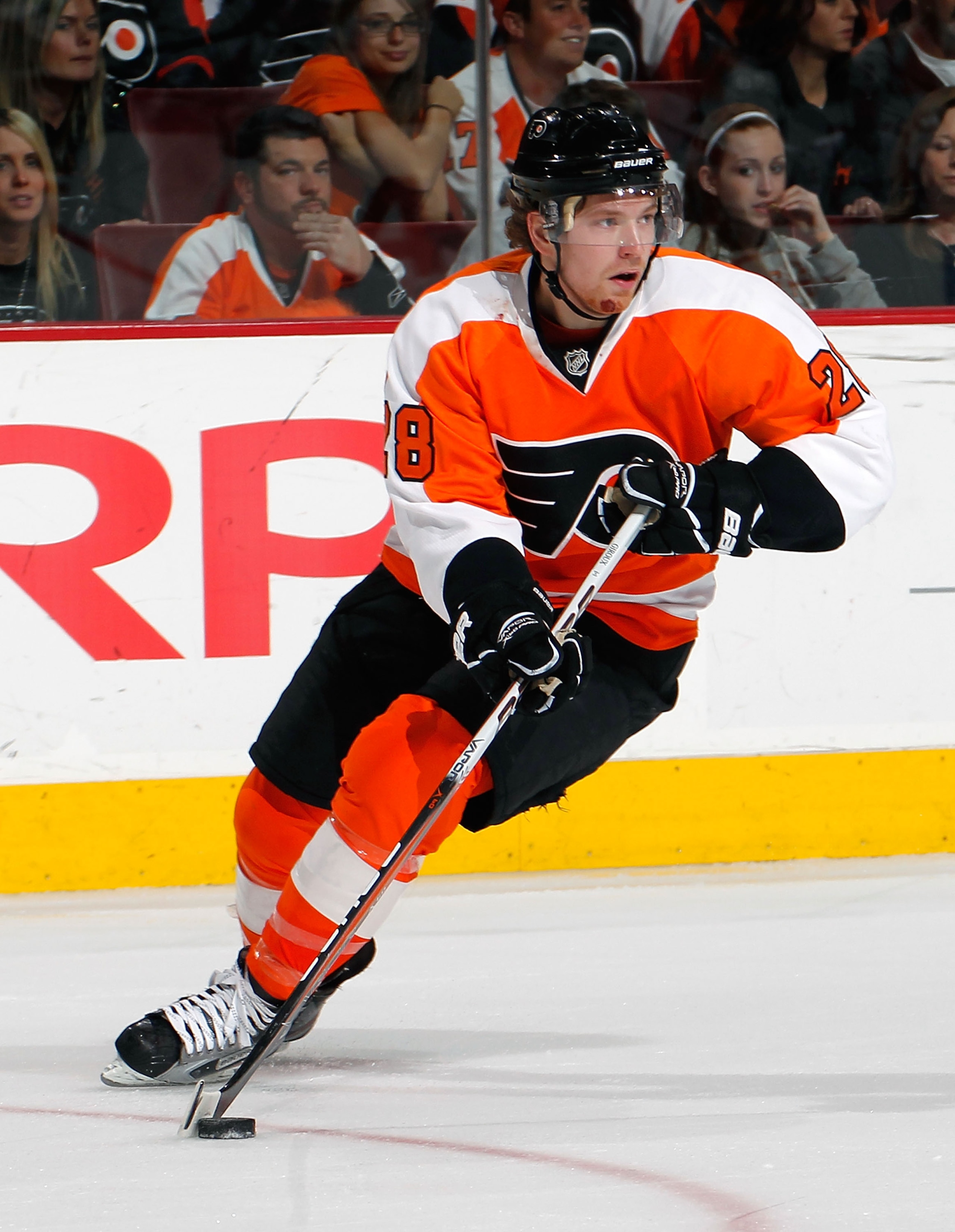 PHILADELPHIA, PA - MARCH 22: Claude Giroux #28 of the Philadelphia Flyers skates during an NHL hockey game against the Washington Capitals at the Wells Fargo Center on March 22, 2011 in Philadelphia, Pennsylvania. (Photo by Paul Bereswill/Getty Images) PHILADELPHIA, PA - MARCH 22: Claude Giroux #28 of the Philadelphia Flyers skates during an NHL hockey game against the Washington Capitals at the Wells Fargo Center on March 22, 2011 in Philadelphia, Pennsylvania. (Photo by Paul Bereswill/Getty Images)