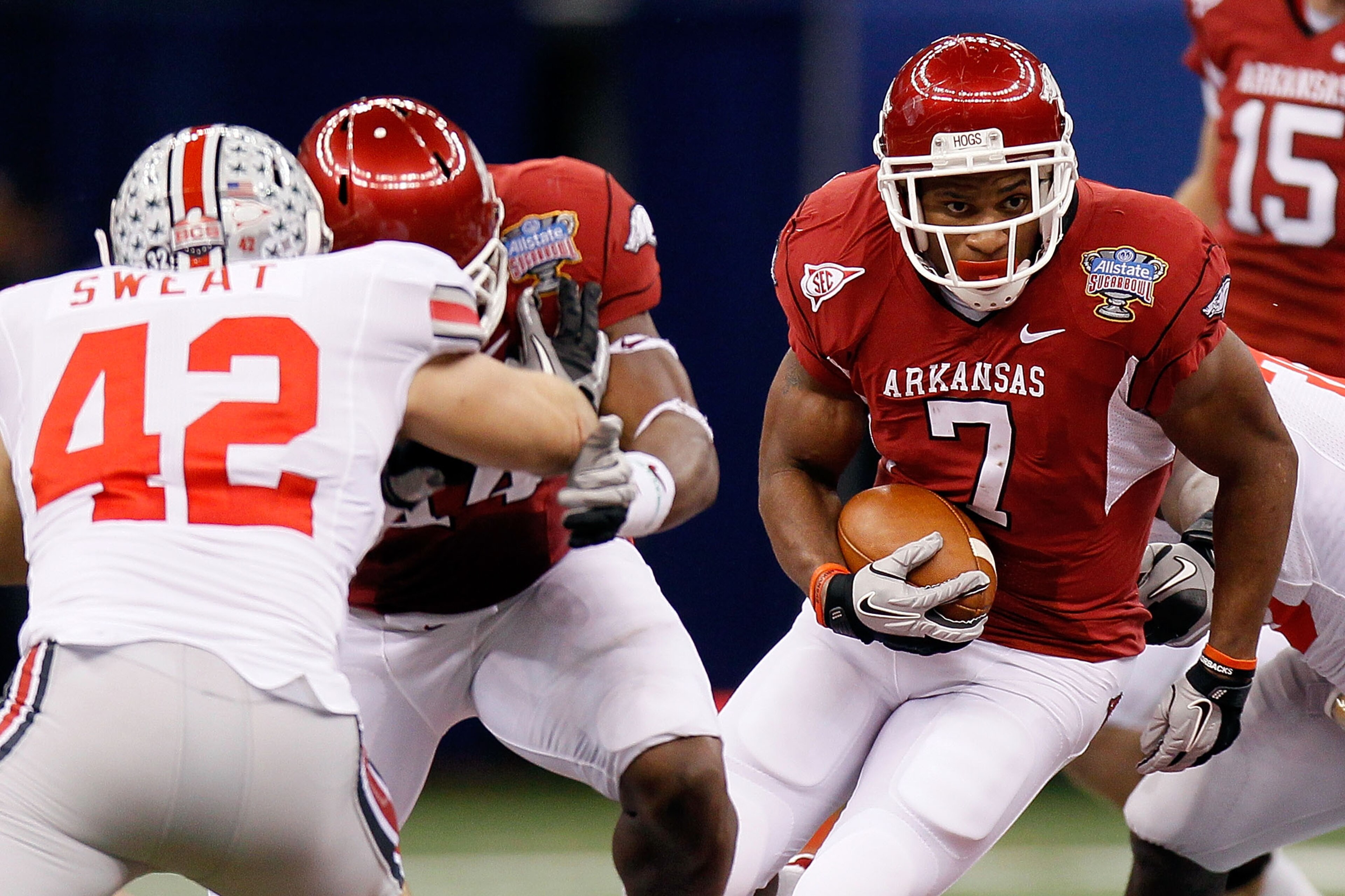 NEW ORLEANS, LA - JANUARY 04: Knile Davis #7 of the Arkansas Razorbacks runs the ball against the Ohio State Buckeyes during the Allstate Sugar Bowl at the Louisiana Superdome on January 4, 2011 in New Orleans, Louisiana. (Photo by Kevin C. Cox/Getty Im NEW ORLEANS, LA - JANUARY 04: Knile Davis #7 of the Arkansas Razorbacks runs the ball against the Ohio State Buckeyes during the Allstate Sugar Bowl at the Louisiana Superdome on January 4, 2011 in New Orleans, Louisiana. (Photo by Kevin C. Cox/Getty Im