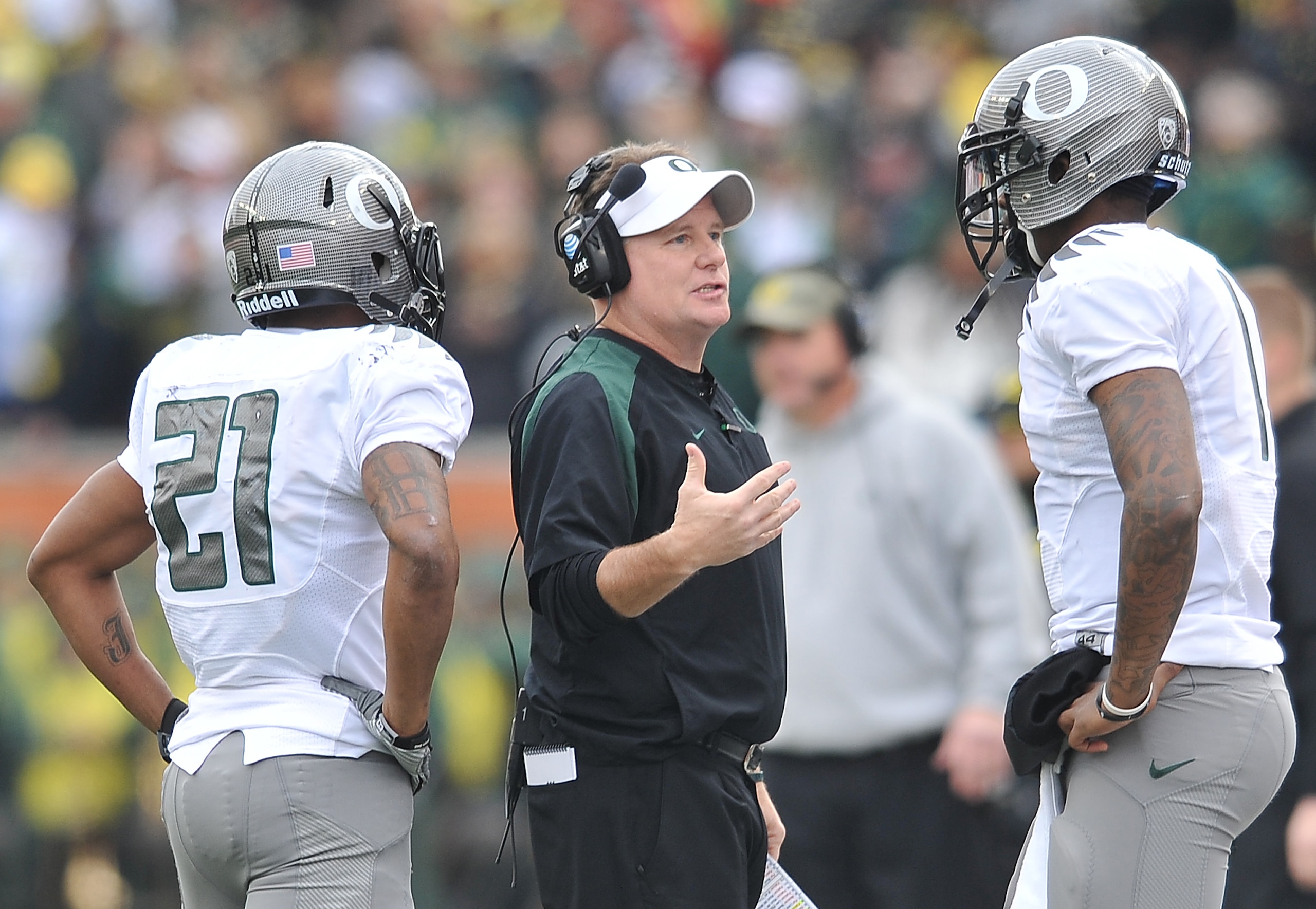 CORVALLIS, OR - DECEMBER 4: Head coach Chip Kelly speaks with quarterback Darron Thomas #1 and running back LaMichael James #21 of the Oregon Ducksin the second quarter of the game against the the Oregon State Beavers at Reser Stadium on December 4, 2010