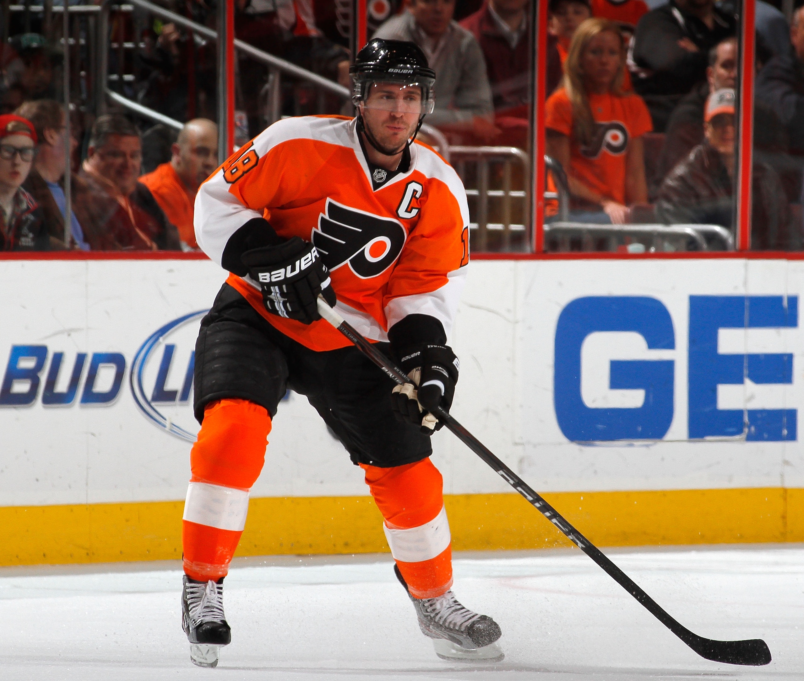PHILADELPHIA, PA - MARCH 22:  Mike Richards #18 of the Philadelphia Flyers skates during an NHL hockey game against the Washington Capitals at the Wells Fargo Center on March 22, 2011 in Philadelphia, Pennsylvania.  (Photo by Paul Bereswill/Getty Images)