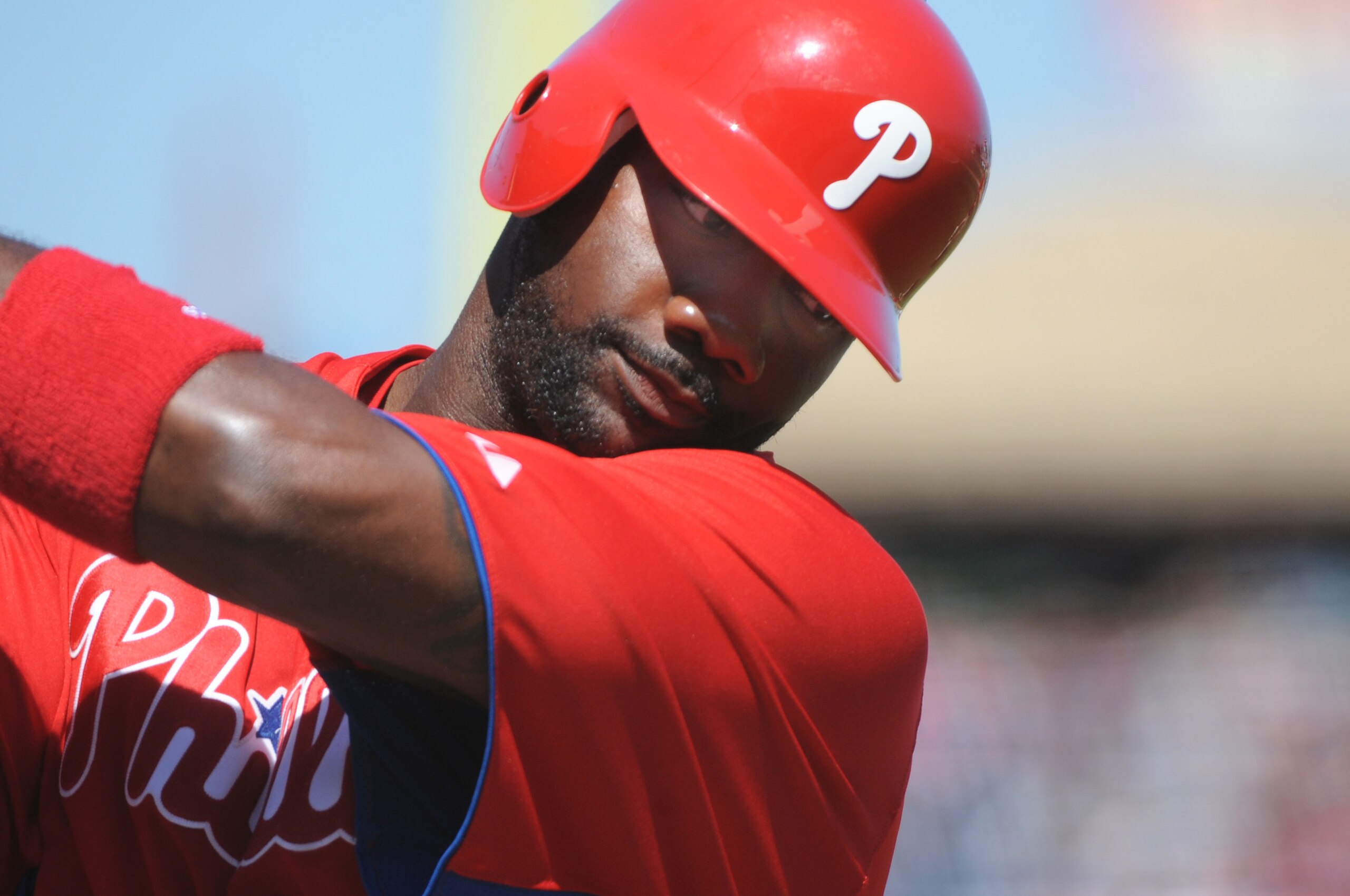 CLEARWATER, FL - FEBRUARY 27:  Infielder Ryan Howard #6 of the Philadelphia Phillies swings in the on deck circle during play against the New York Yankees February 27, 2011 at Bright House Field in Clearwater, Florida.  (Photo by Al Messerschmidt/Getty Im