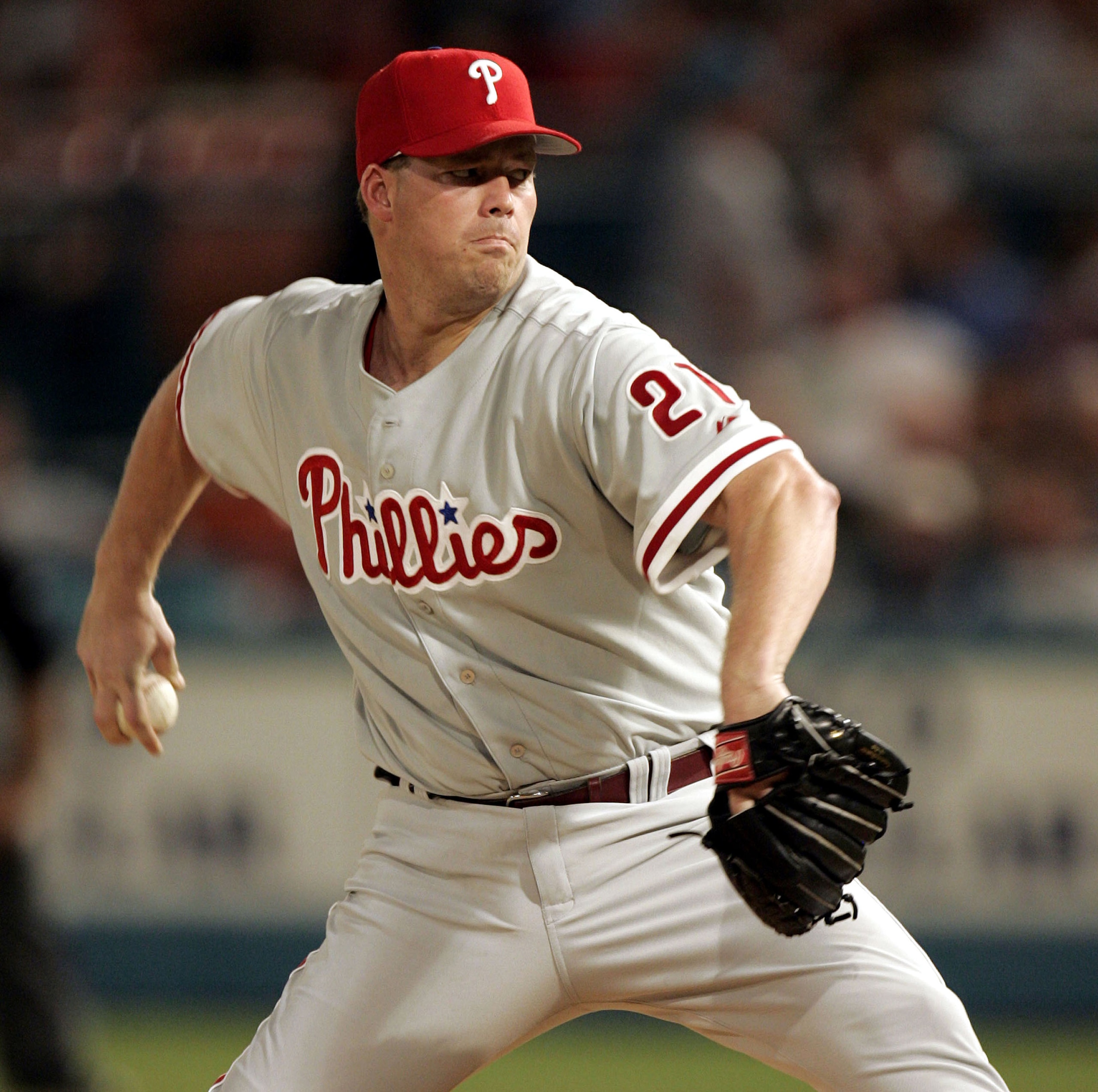MIAMI - SEPTEMBER 16:  Starting pitcher Jon Lieber #21 of the Philadelphia Phillies delivers a pitch against the Florida Marlins on September 16, 2005 at Dolphins Stadium in Miami, Florida.  (Photo by Eliot J. Schechter/Getty Images)
